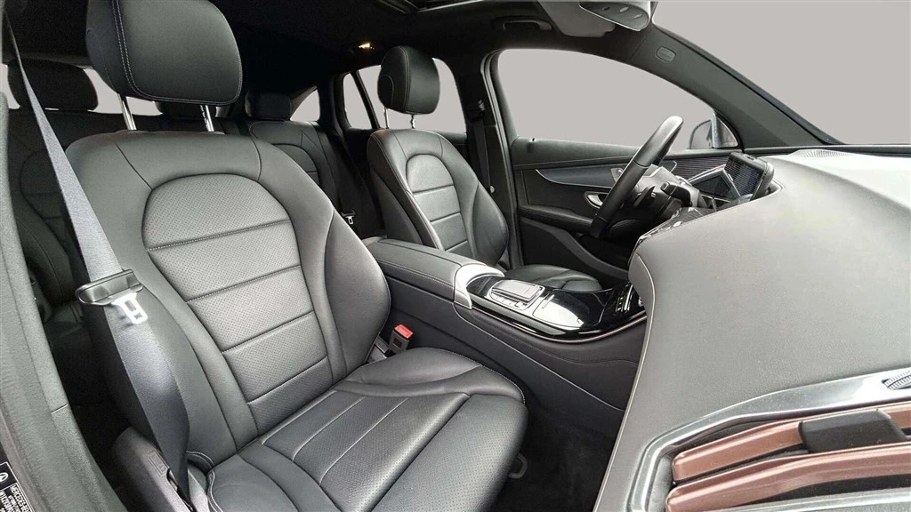 Mercedes-Benz-EQC-image-23