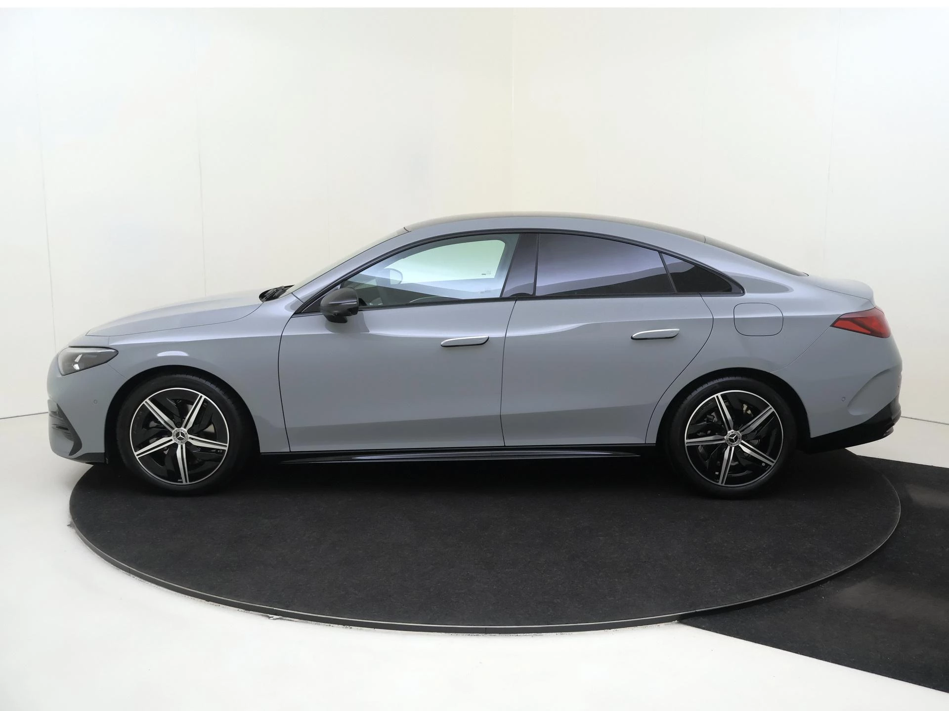 Mercedes-Benz-CLA-image-7