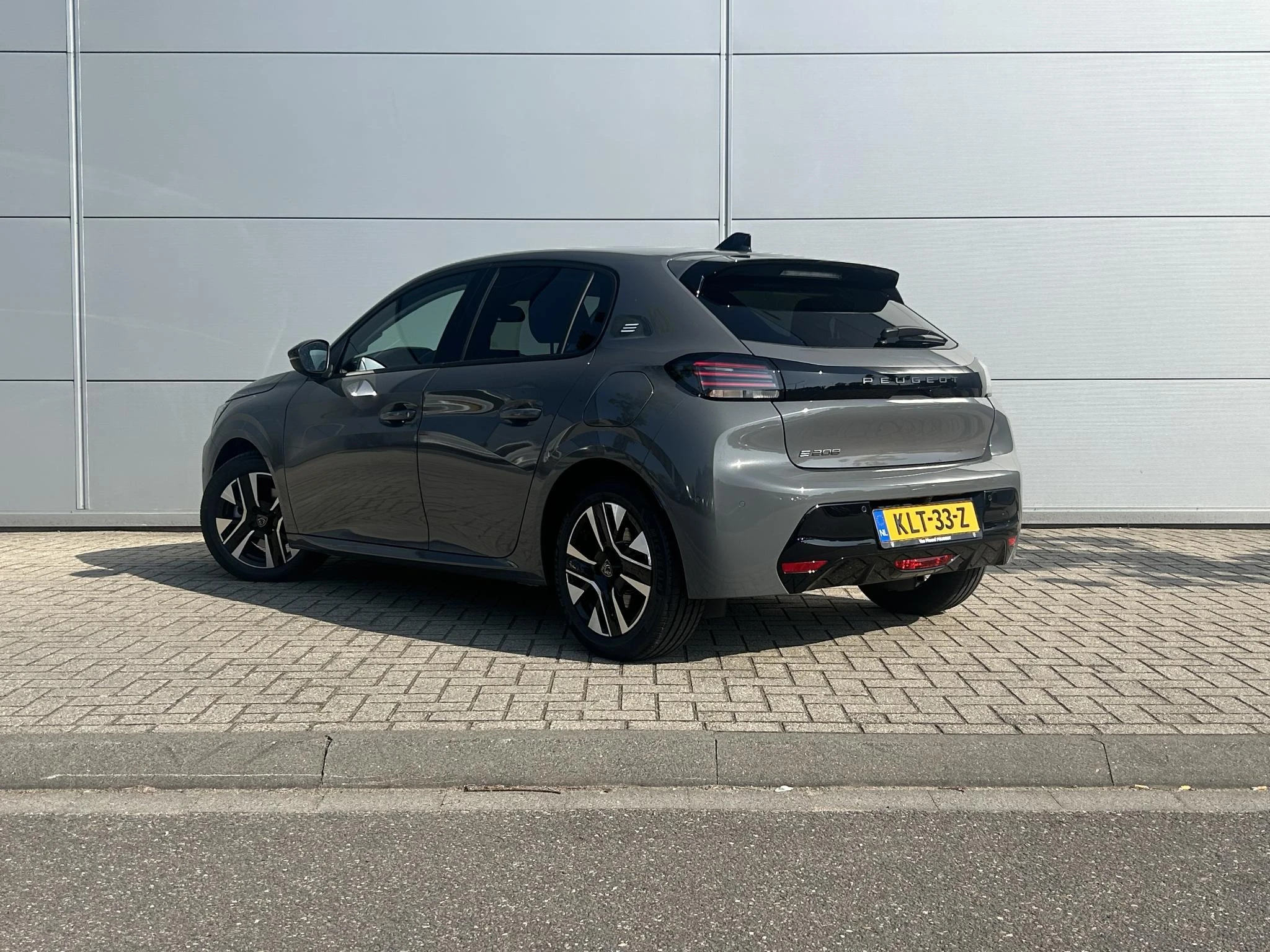 Peugeot-e-208-image-3