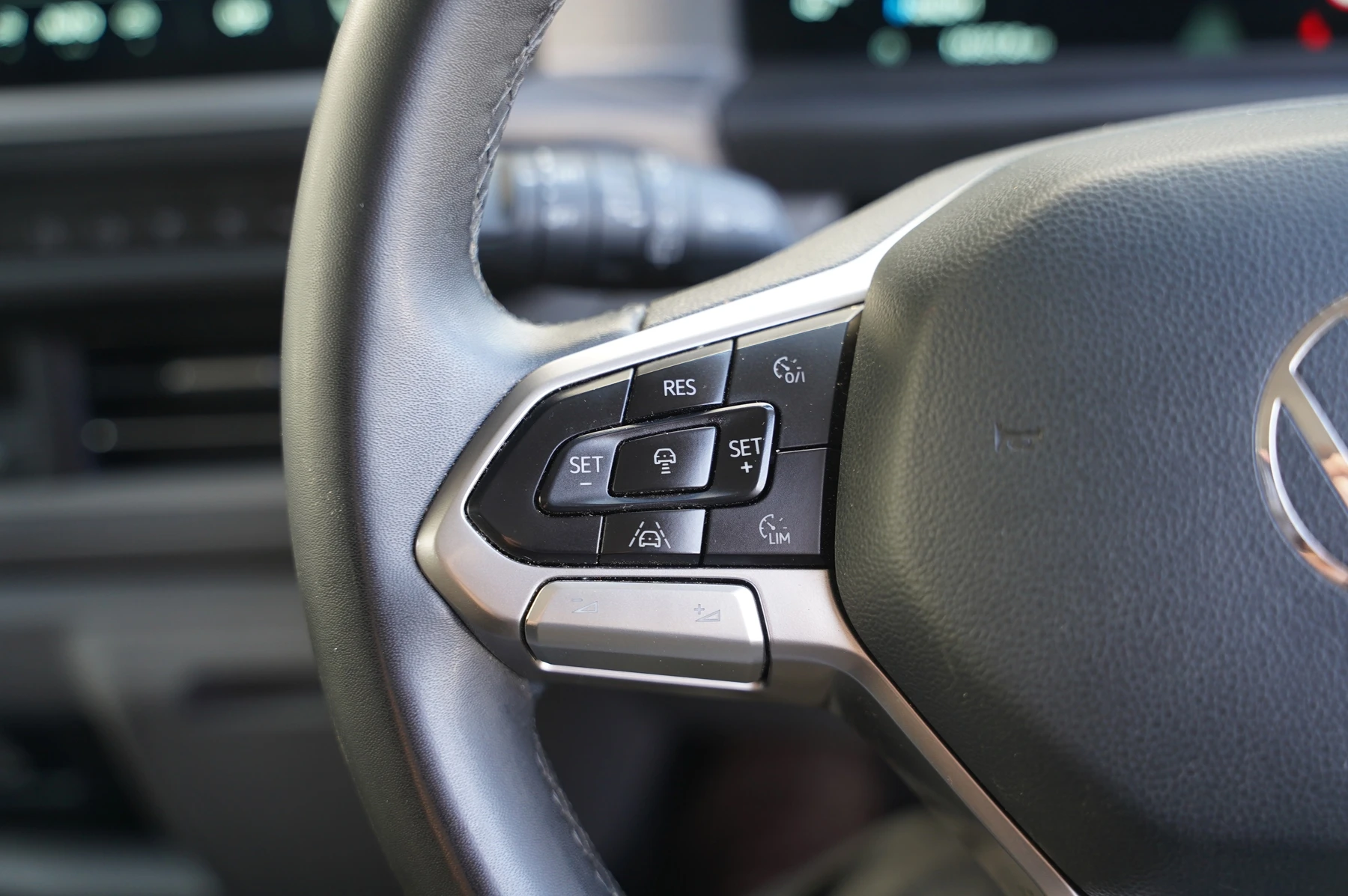 Volkswagen-Transporter-image-12
