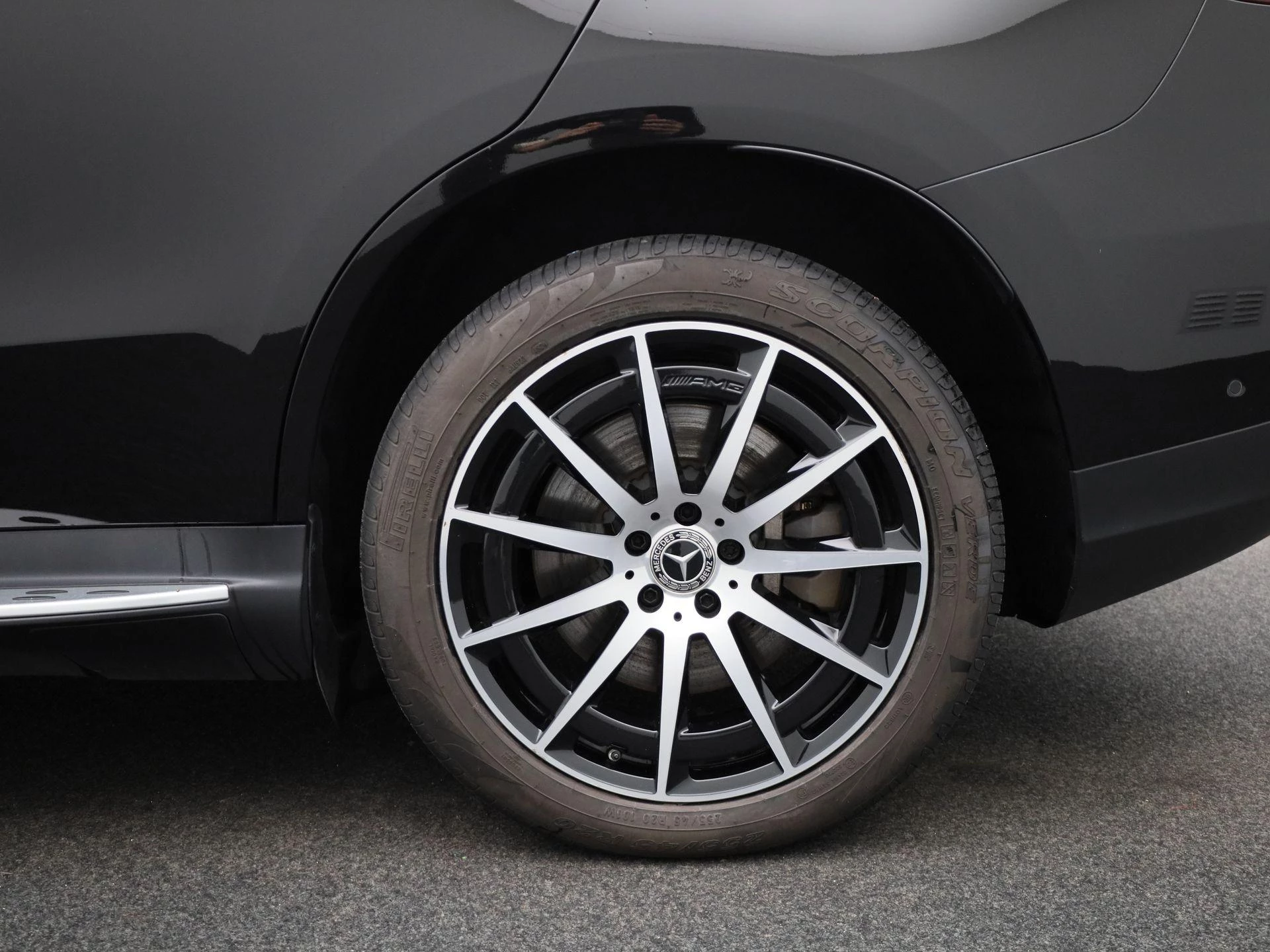 Mercedes-Benz-EQC-image-14