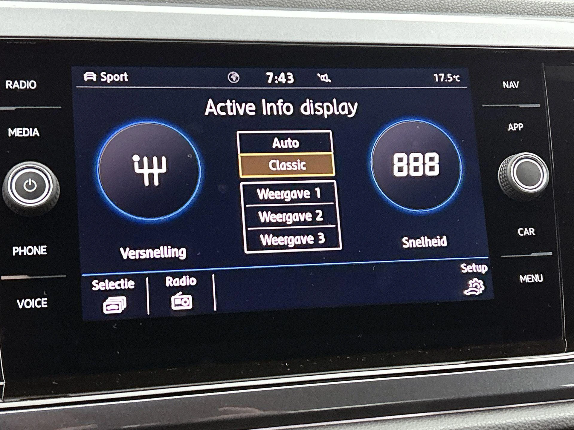Volkswagen-Polo-image-9