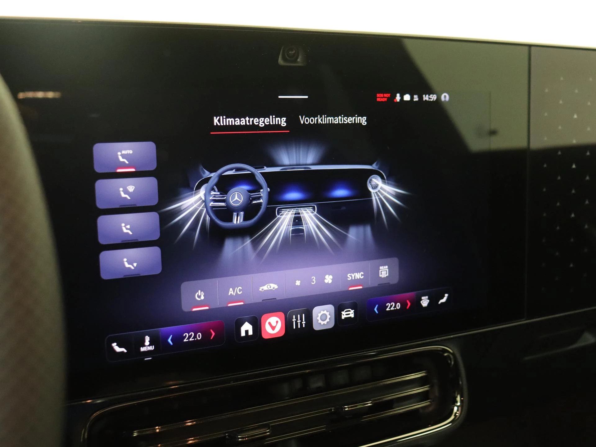 Mercedes-Benz-CLA-image-21