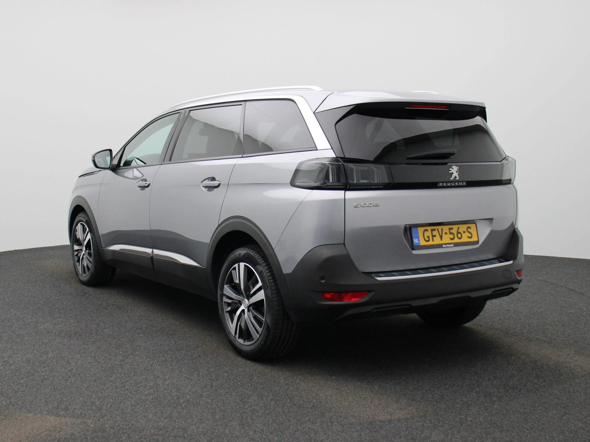 Peugeot-5008-image-1