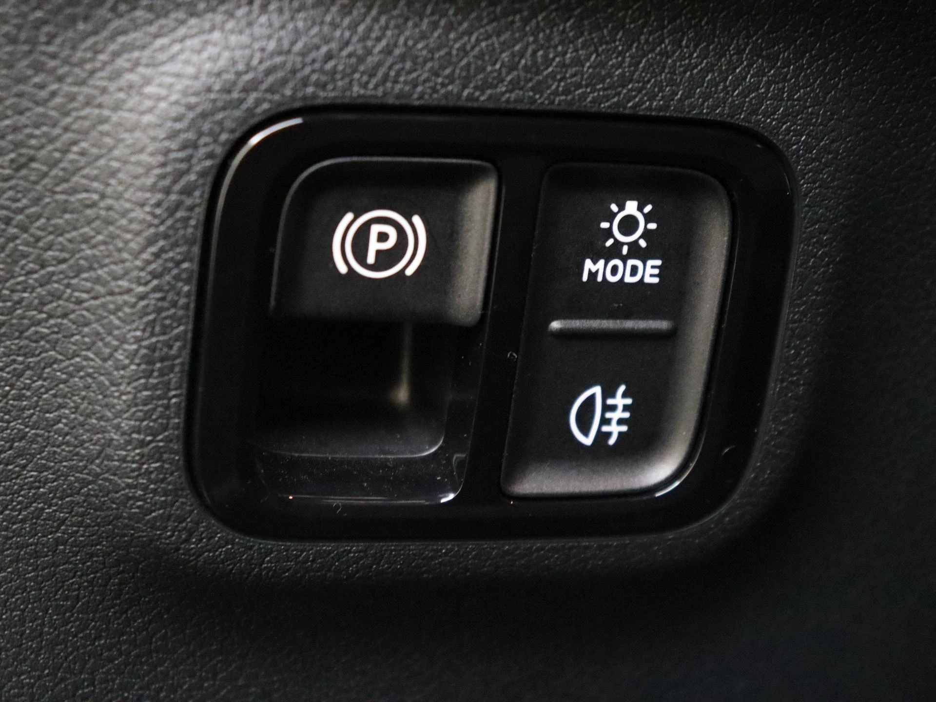 Mercedes-Benz-CLA-image-23
