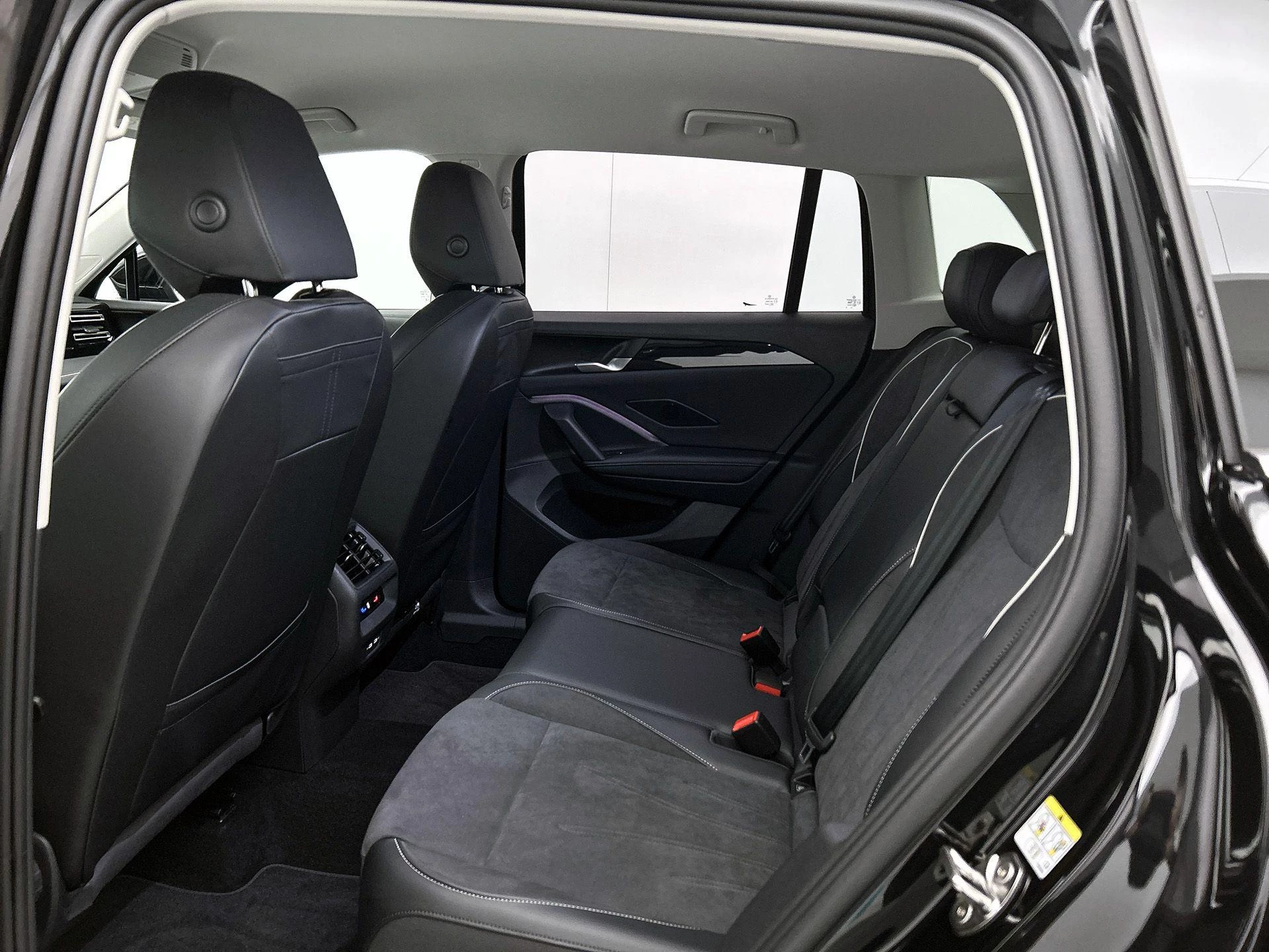 Volkswagen-Tiguan-image-26
