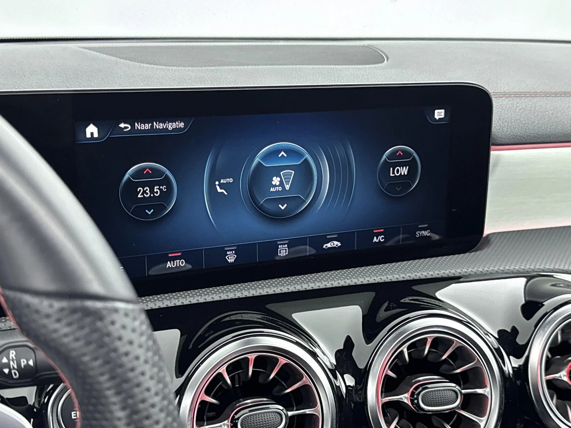 Mercedes-Benz-CLA-image-24