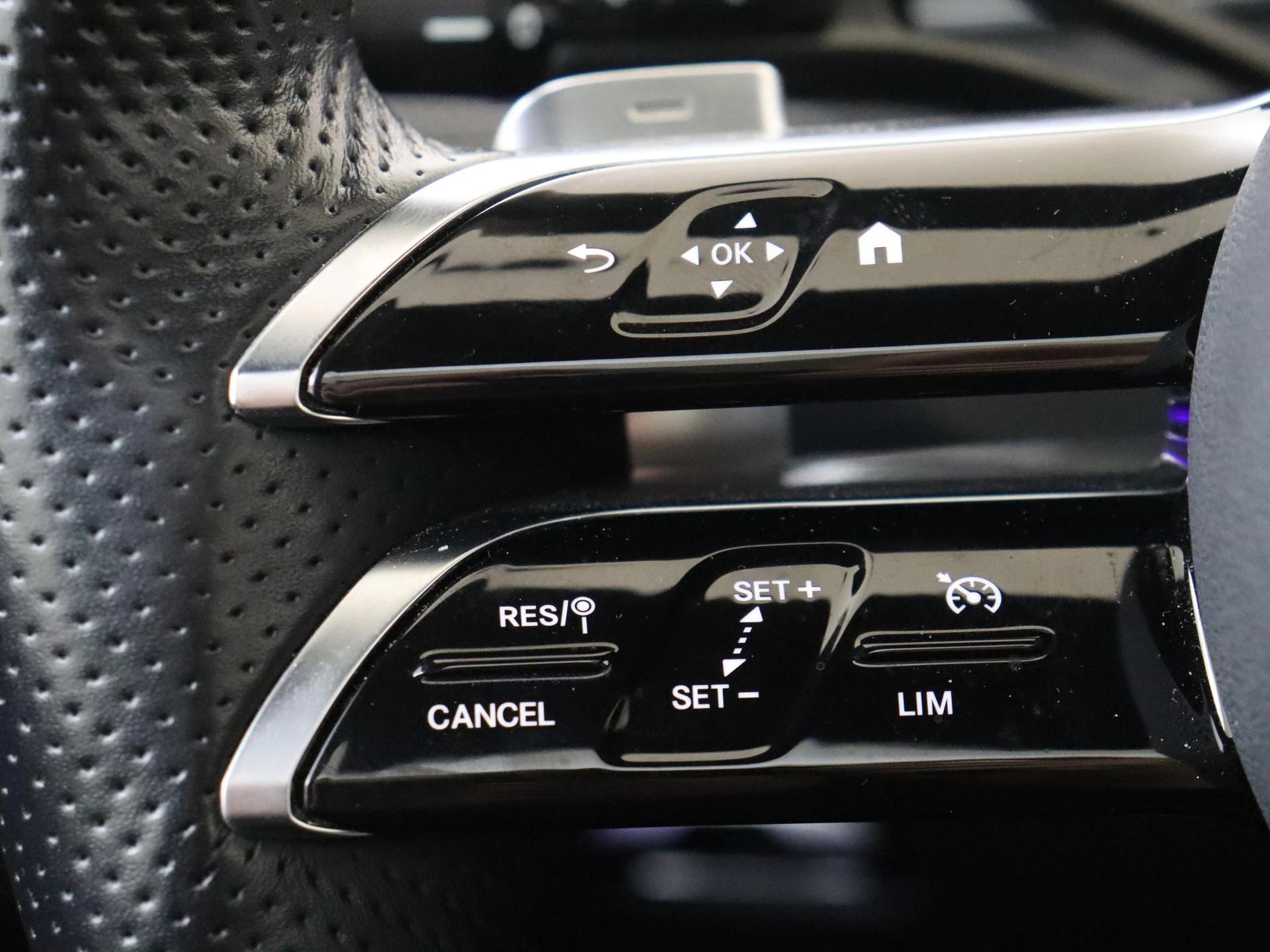 Mercedes-Benz-C-Klasse-image-12