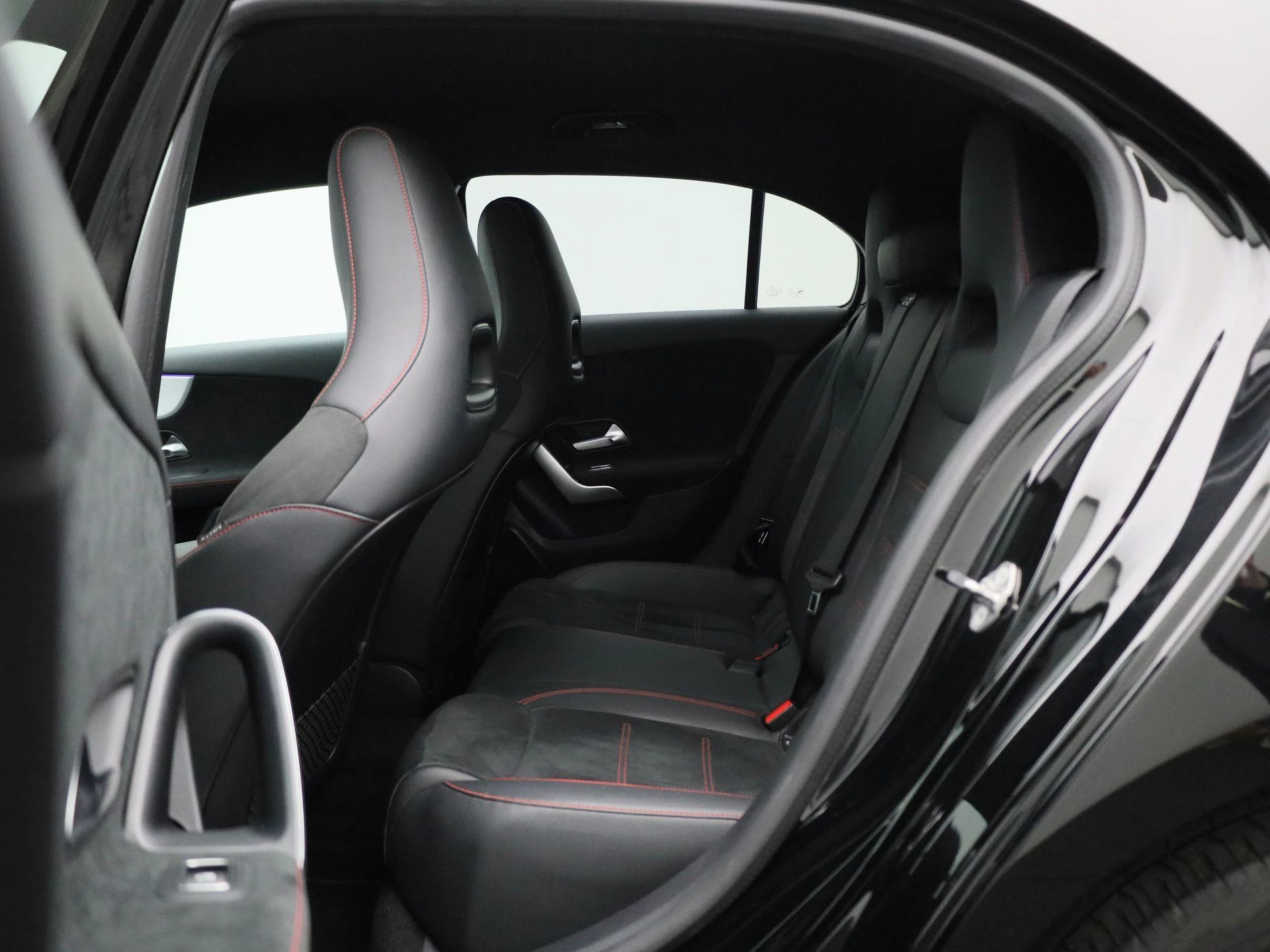 Mercedes-Benz-A-Klasse-image-11