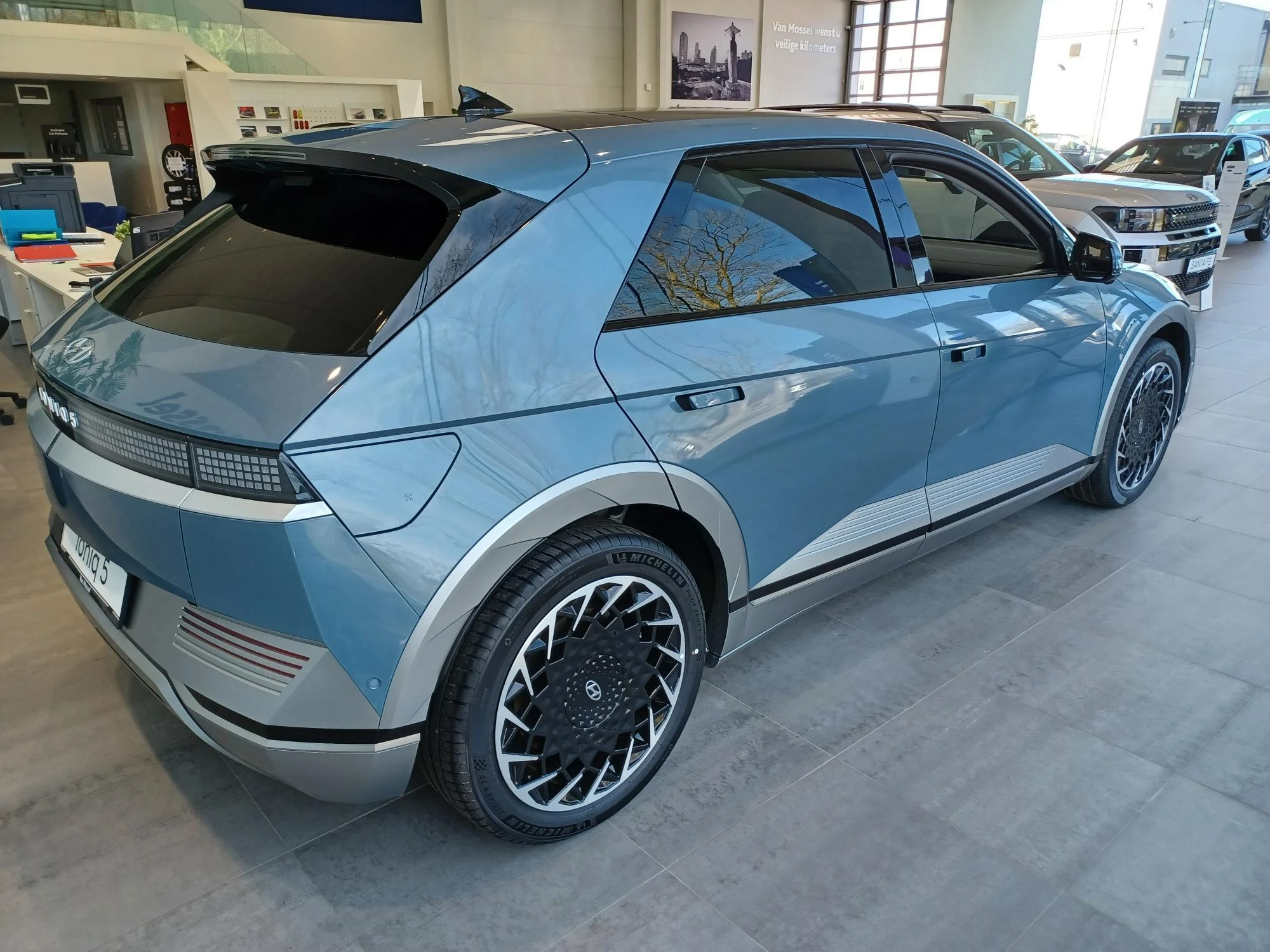 Hyundai-IONIQ 5-image-4
