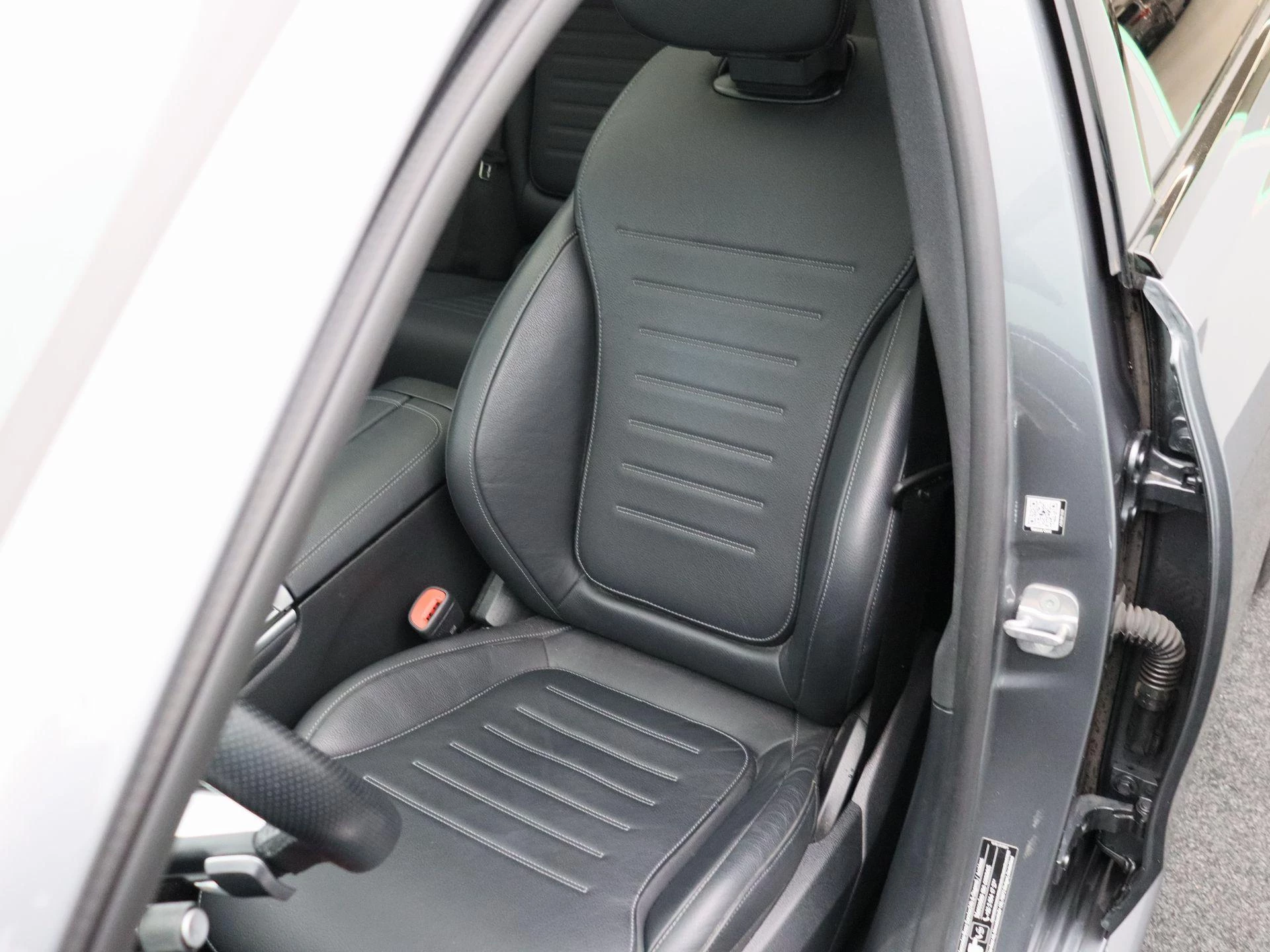 Mercedes-Benz Classe C 300 e AMG Line + LEDER + BURMESTER + PANO DAK + TREKHAAK +