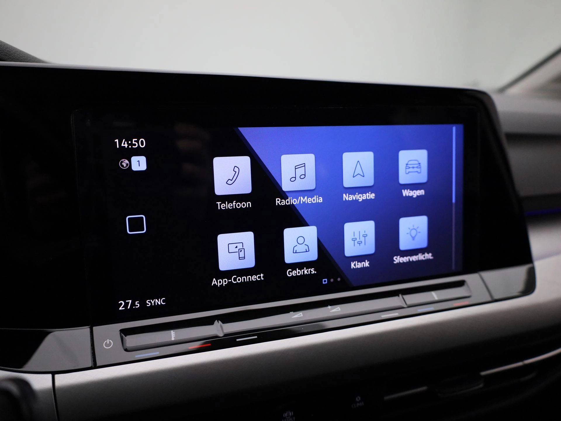 Volkswagen-Golf-image-23