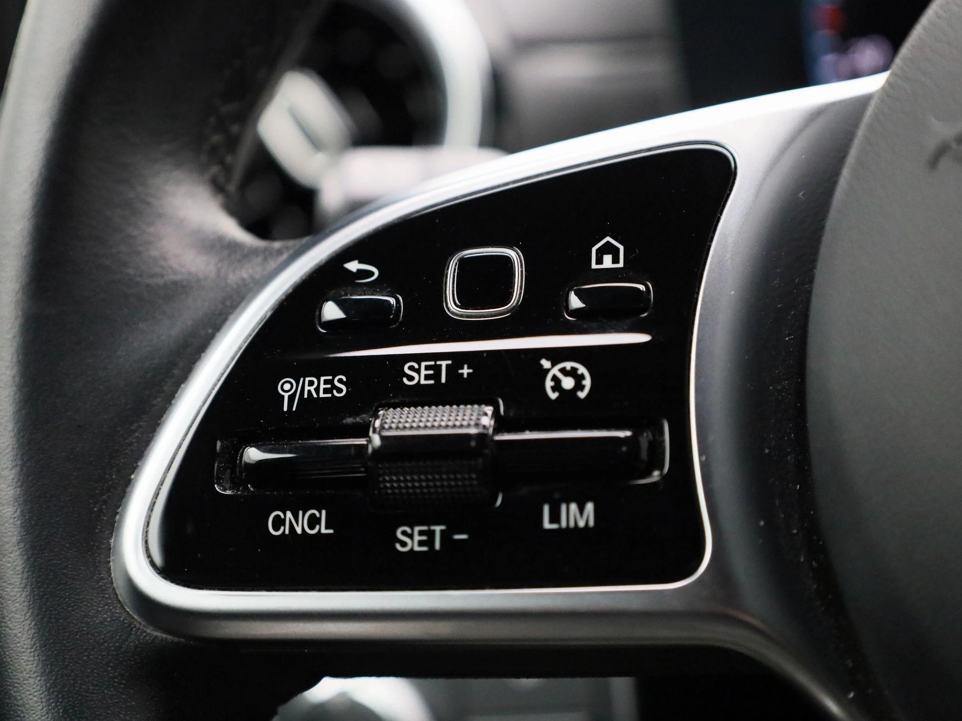 Mercedes-Benz-A-Klasse-image-17