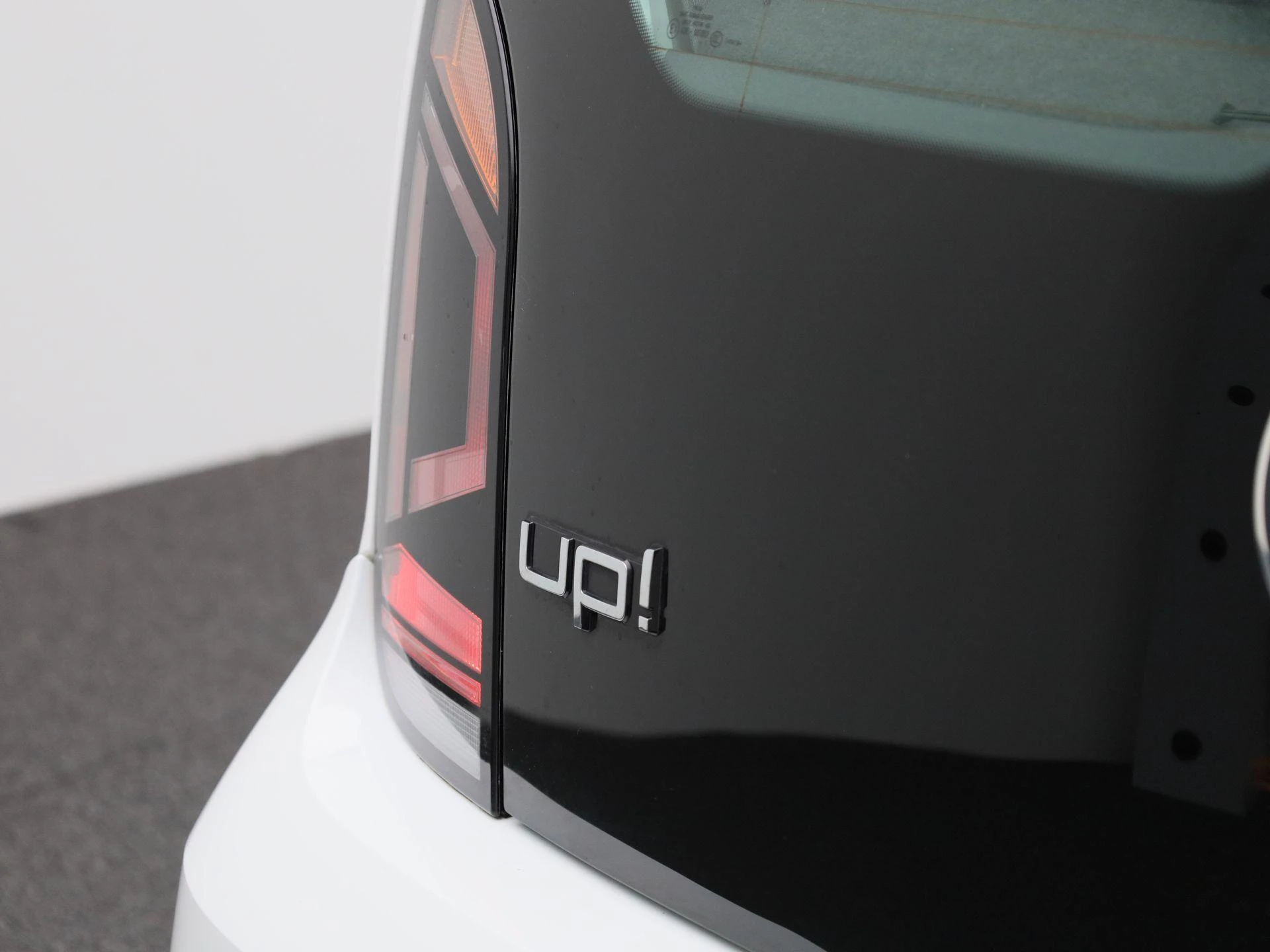 Volkswagen-up!-image-28