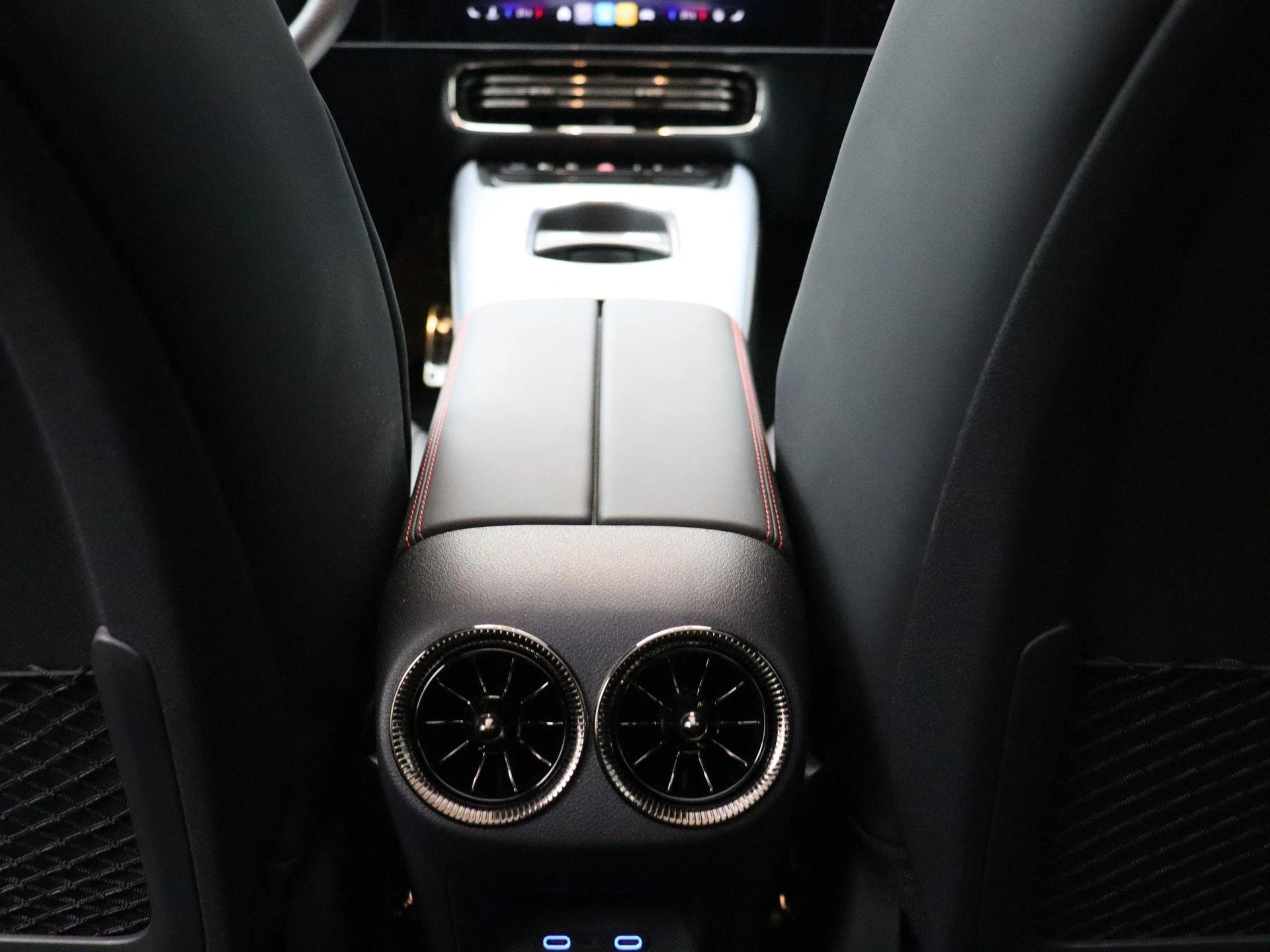 Mercedes-Benz-CLA-image-23