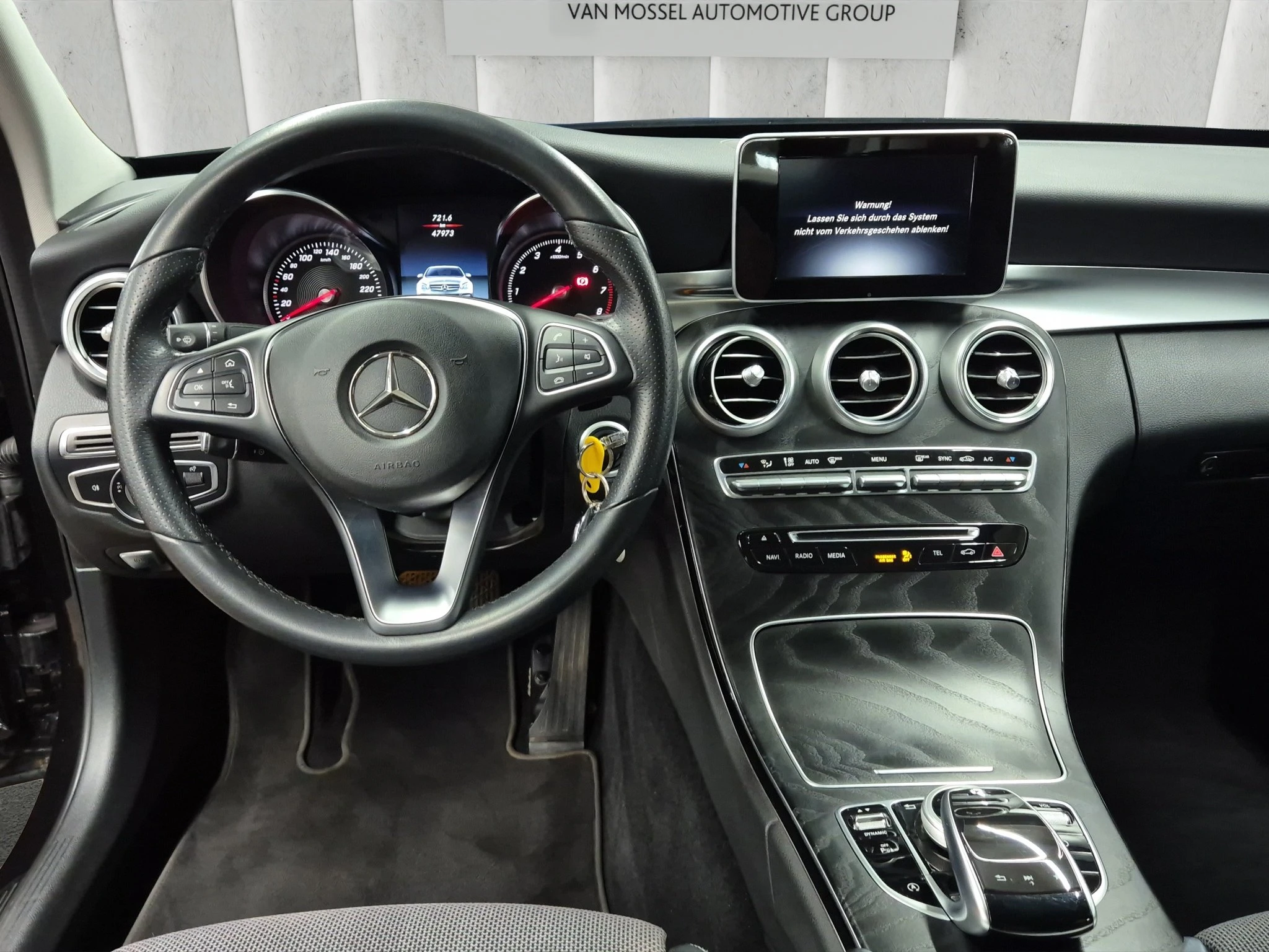 Mercedes-Benz-C-Klasse-image-11