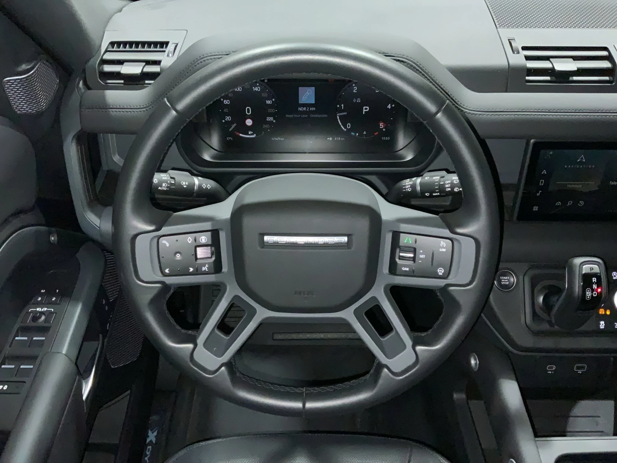 Land Rover Defender 110 D250 X-Dynamic SE
