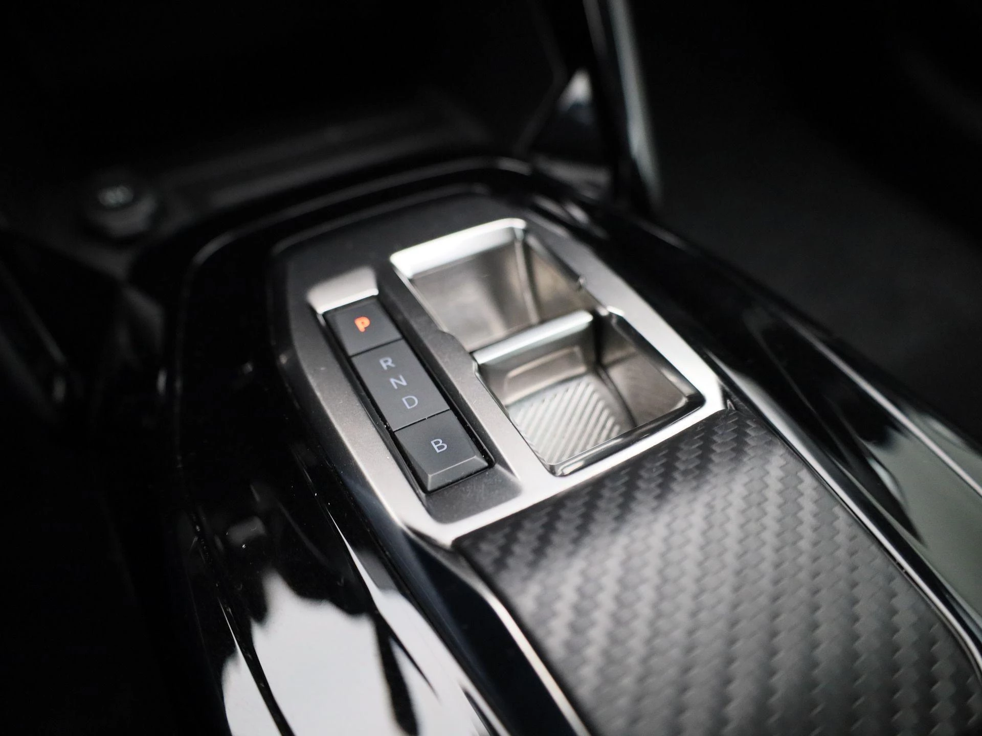 Peugeot-e-208-image-24