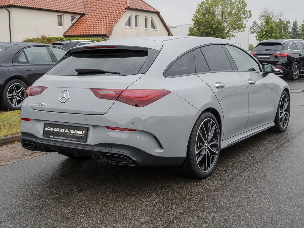 Mercedes-Benz-CLA 220 d-image-5