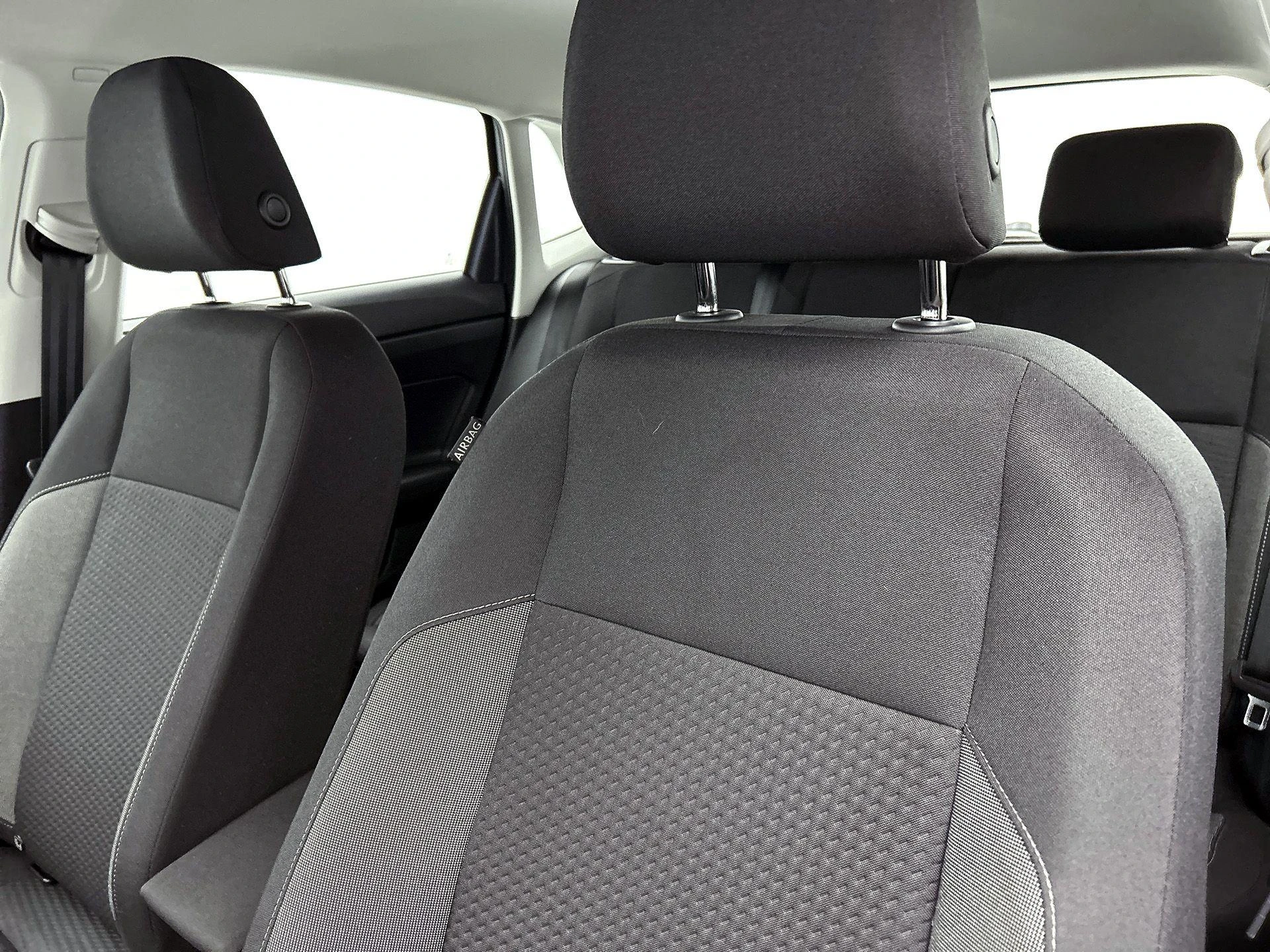 Volkswagen-Polo-image-9
