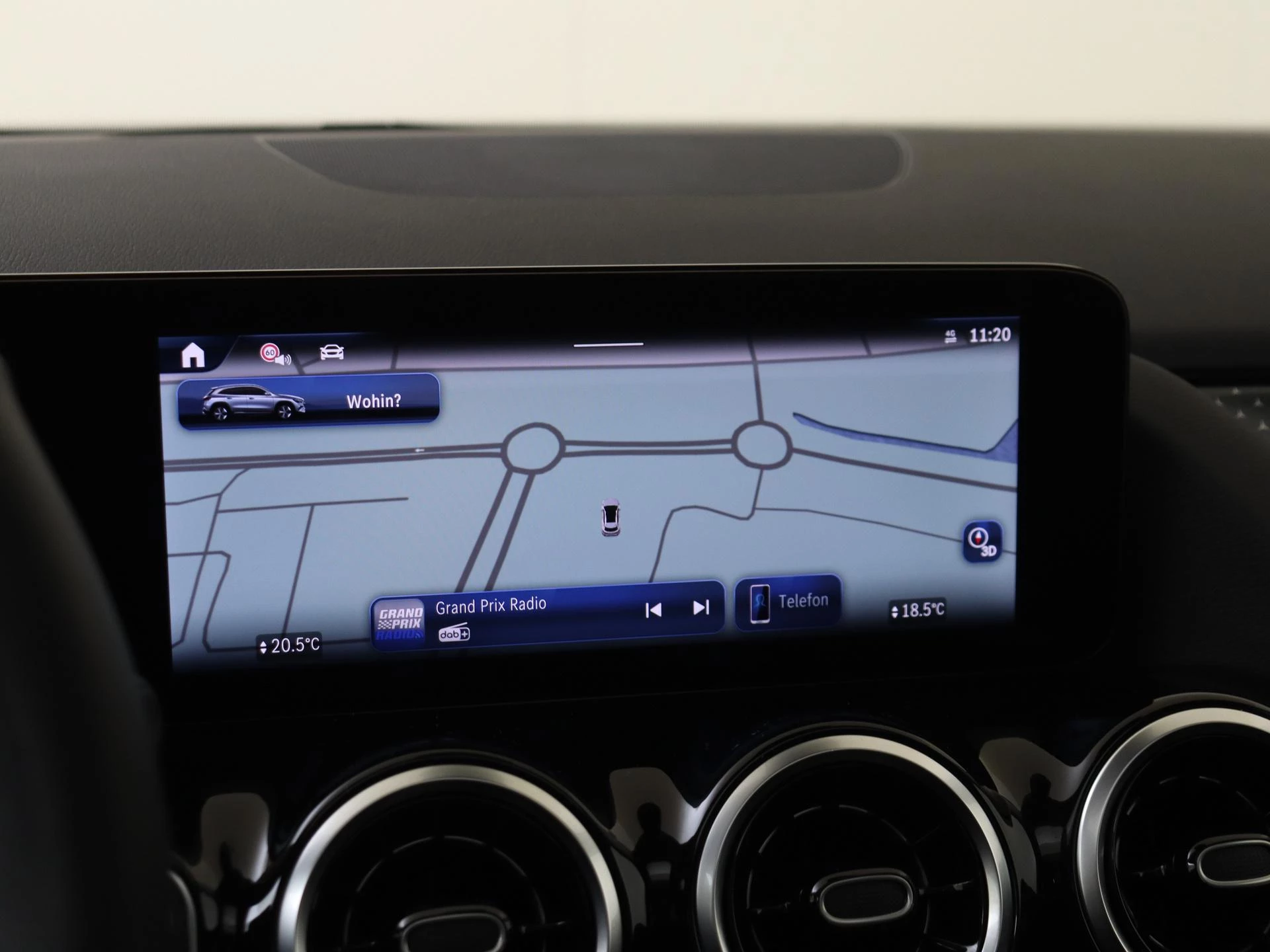 Mercedes-Benz-GLA-image-19