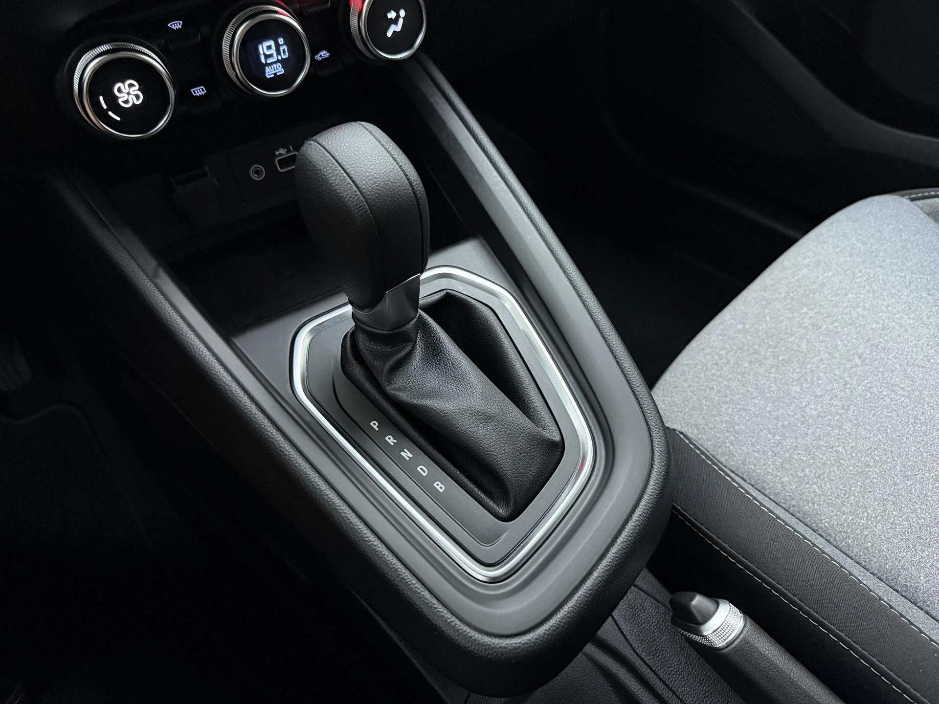 Mitsubishi Colt 1.6 HEV Intense
