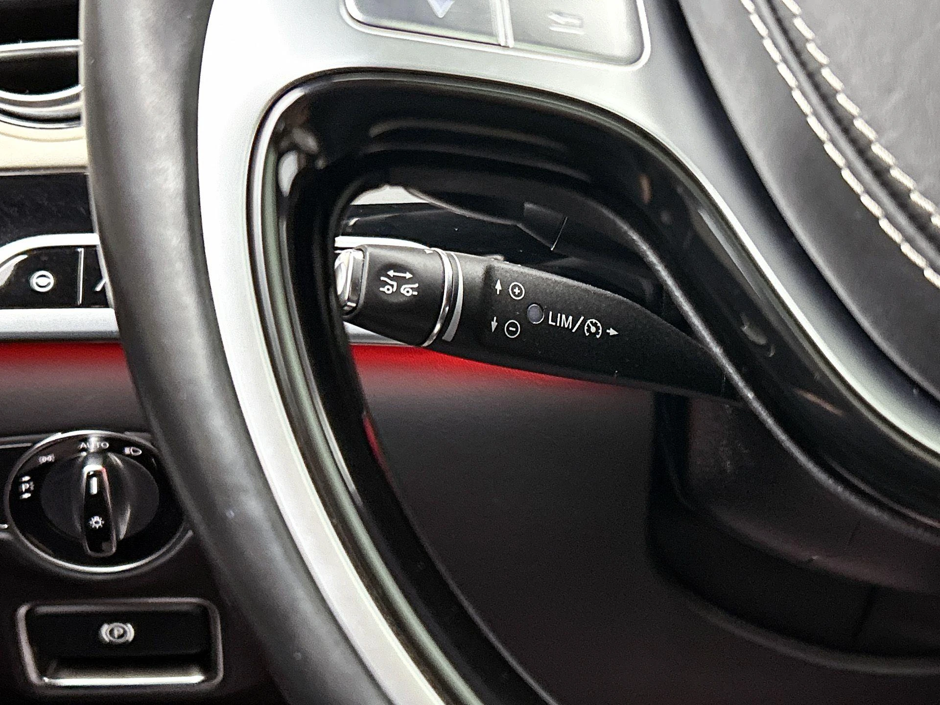 Mercedes-Benz-S-Klasse-image-5