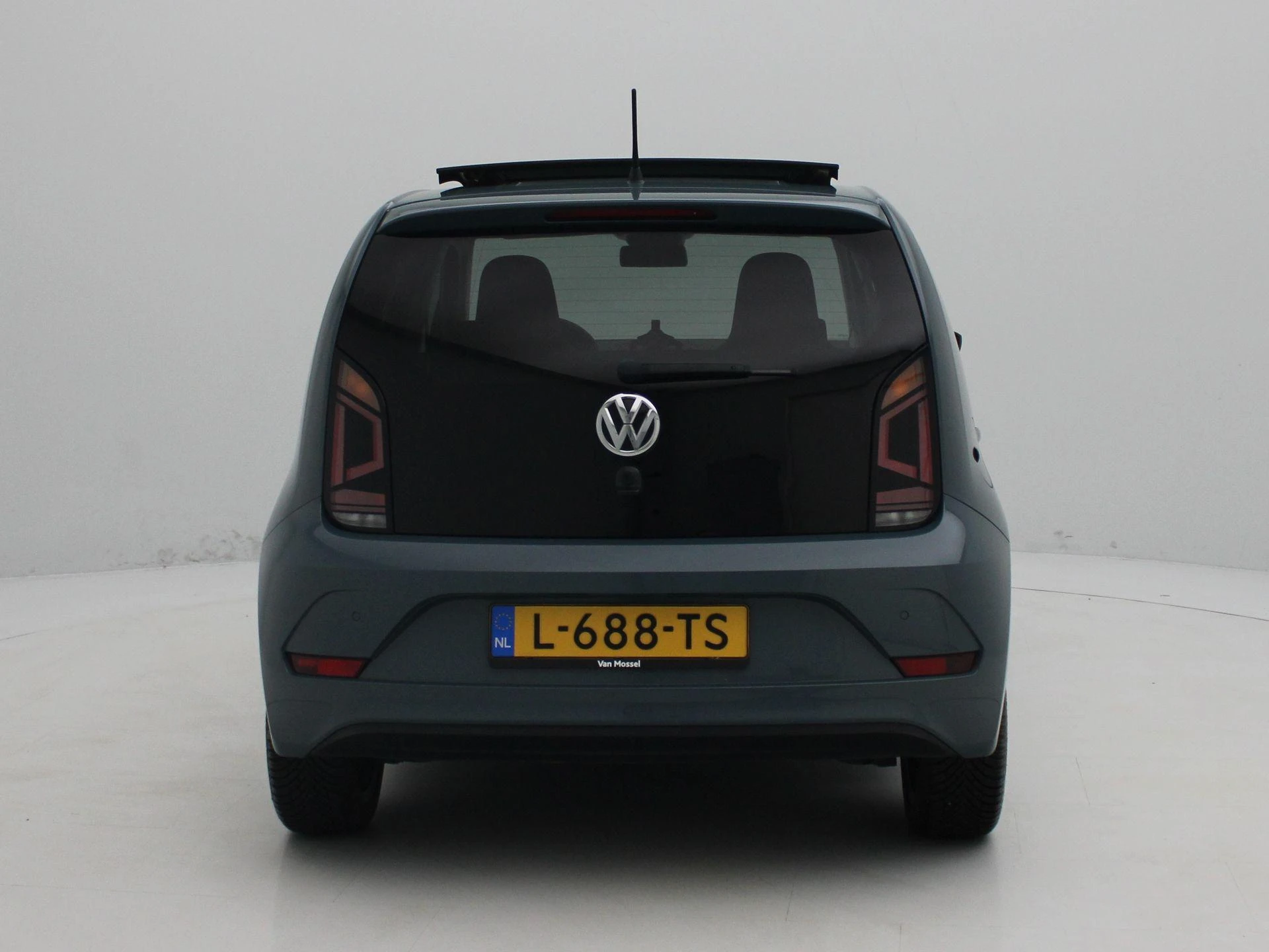 Volkswagen-up!-image-4