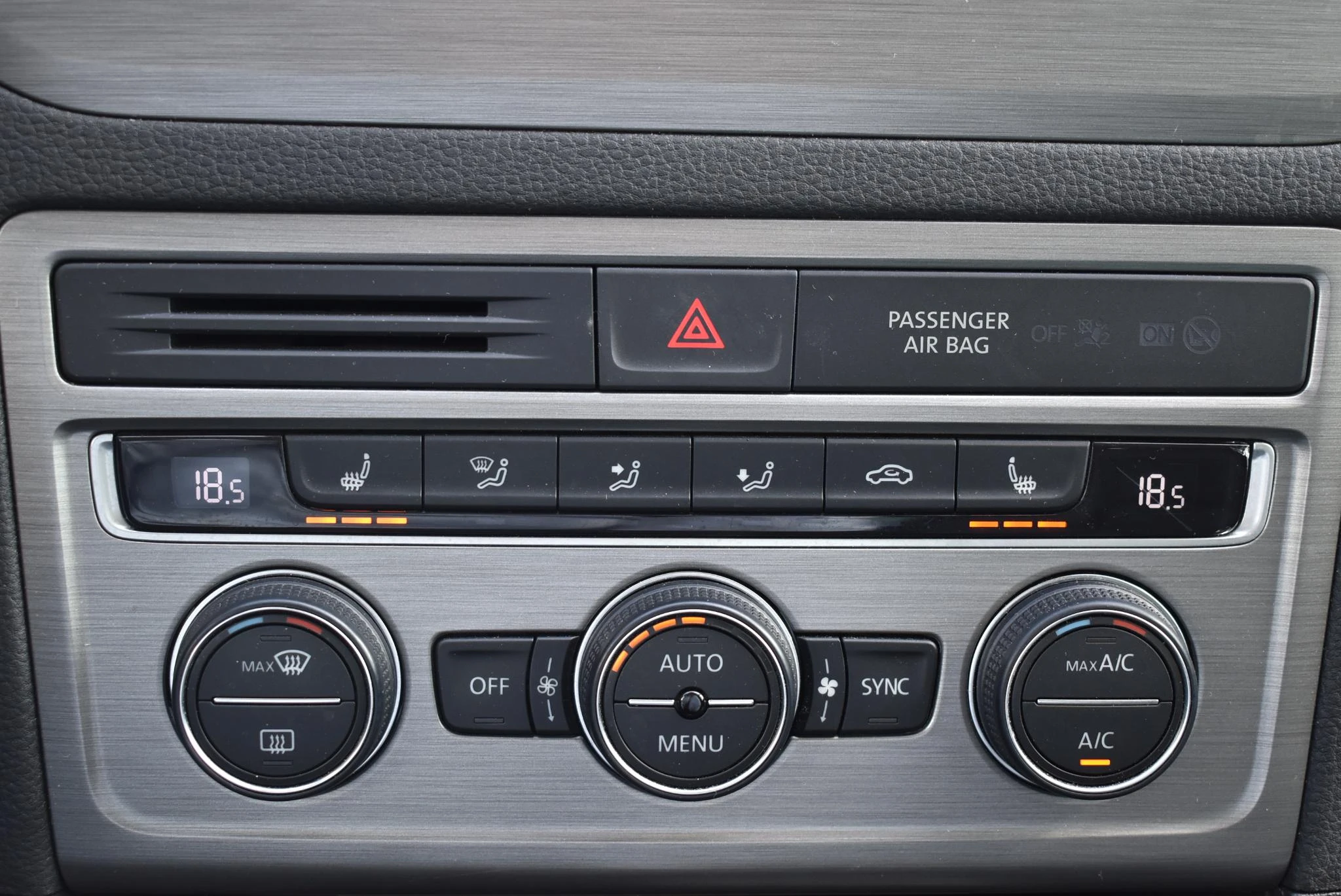 Volkswagen-Golf Sportsvan-image-34