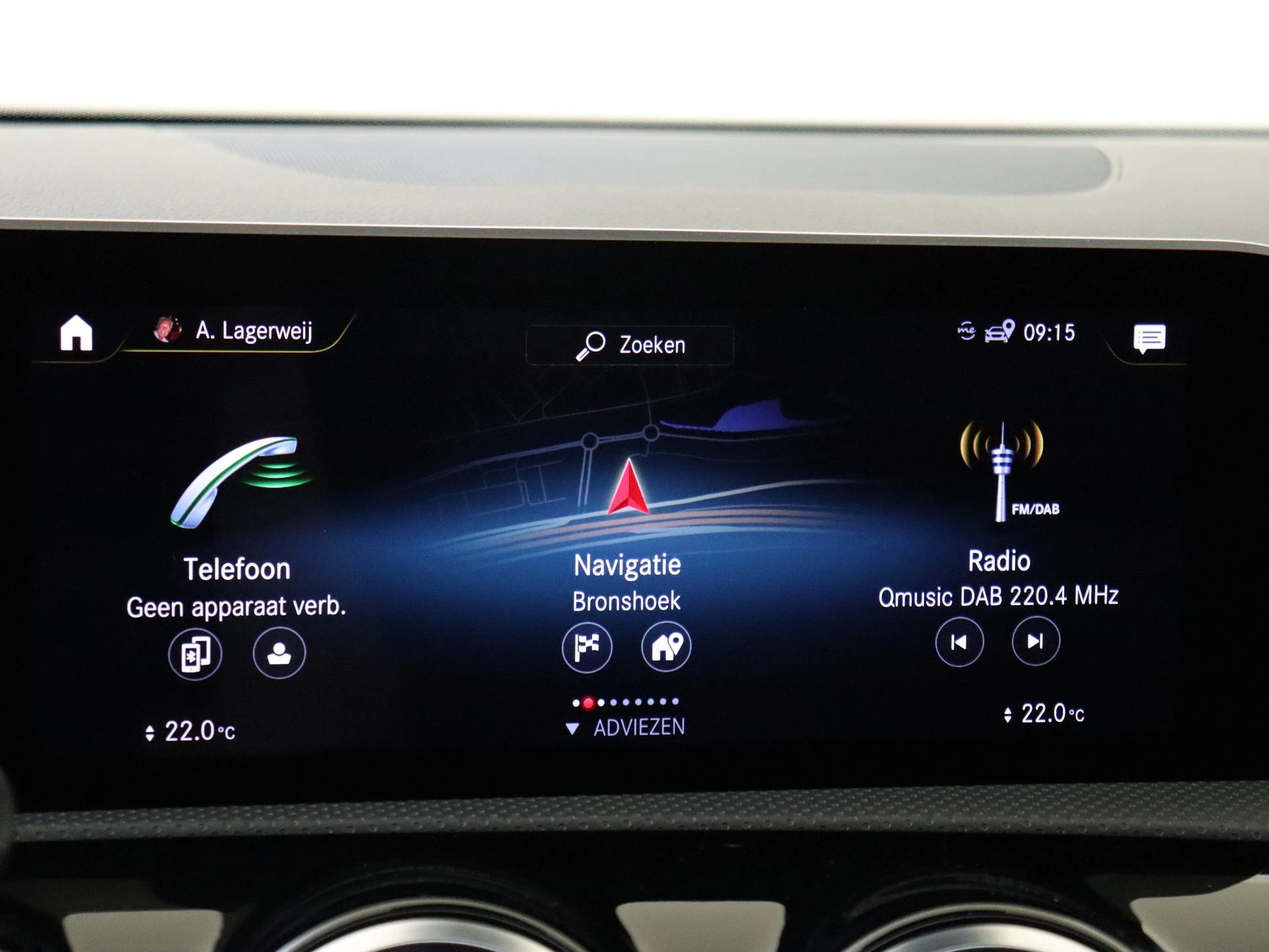 Mercedes-Benz-CLA-image-14