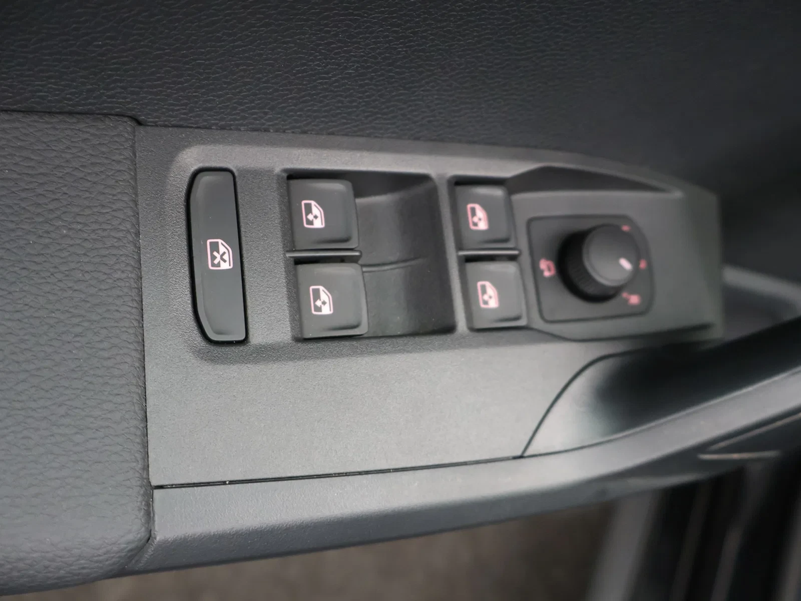 SEAT-Arona-image-15