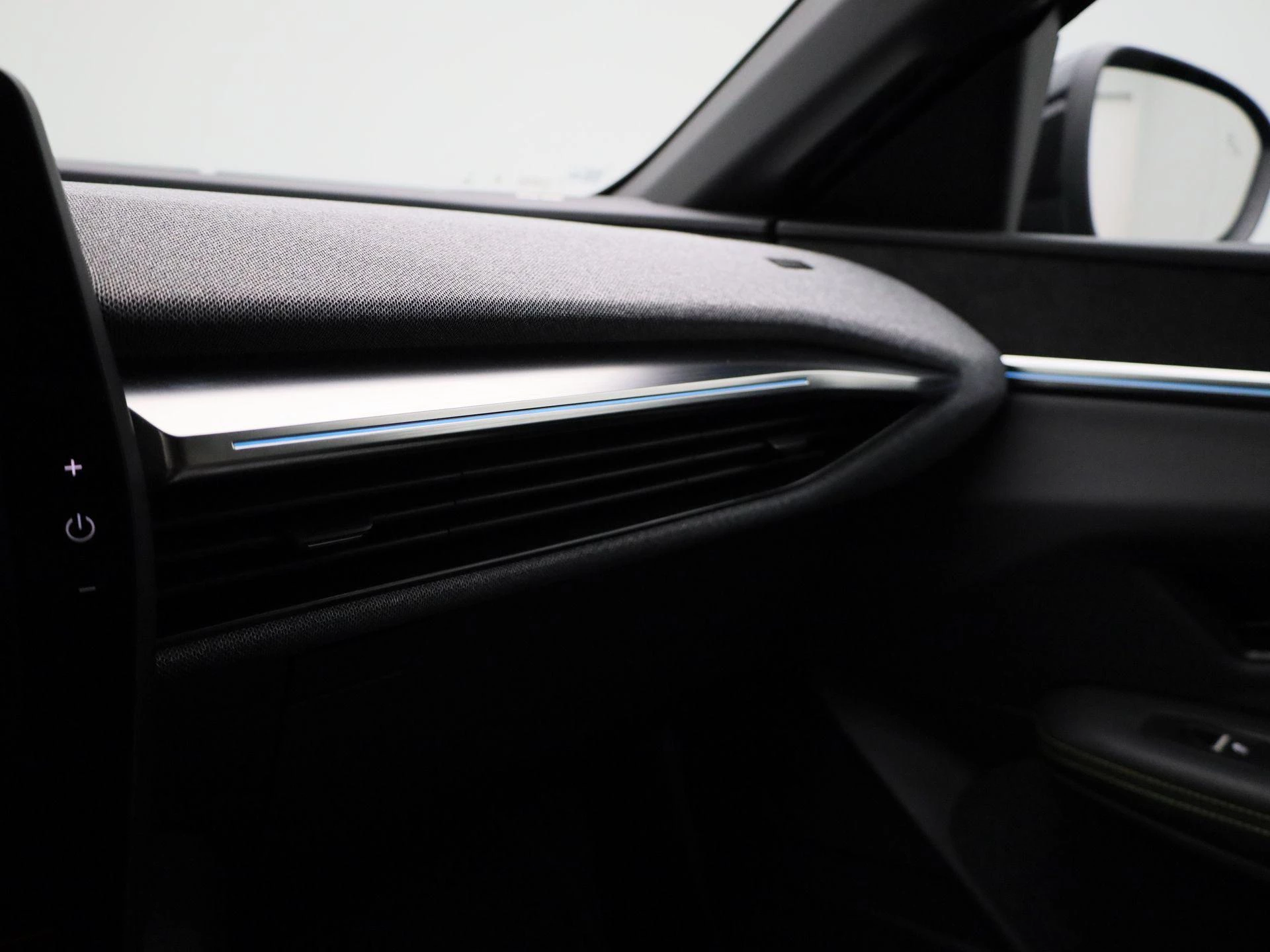 Renault-Megane E-Tech-image-25