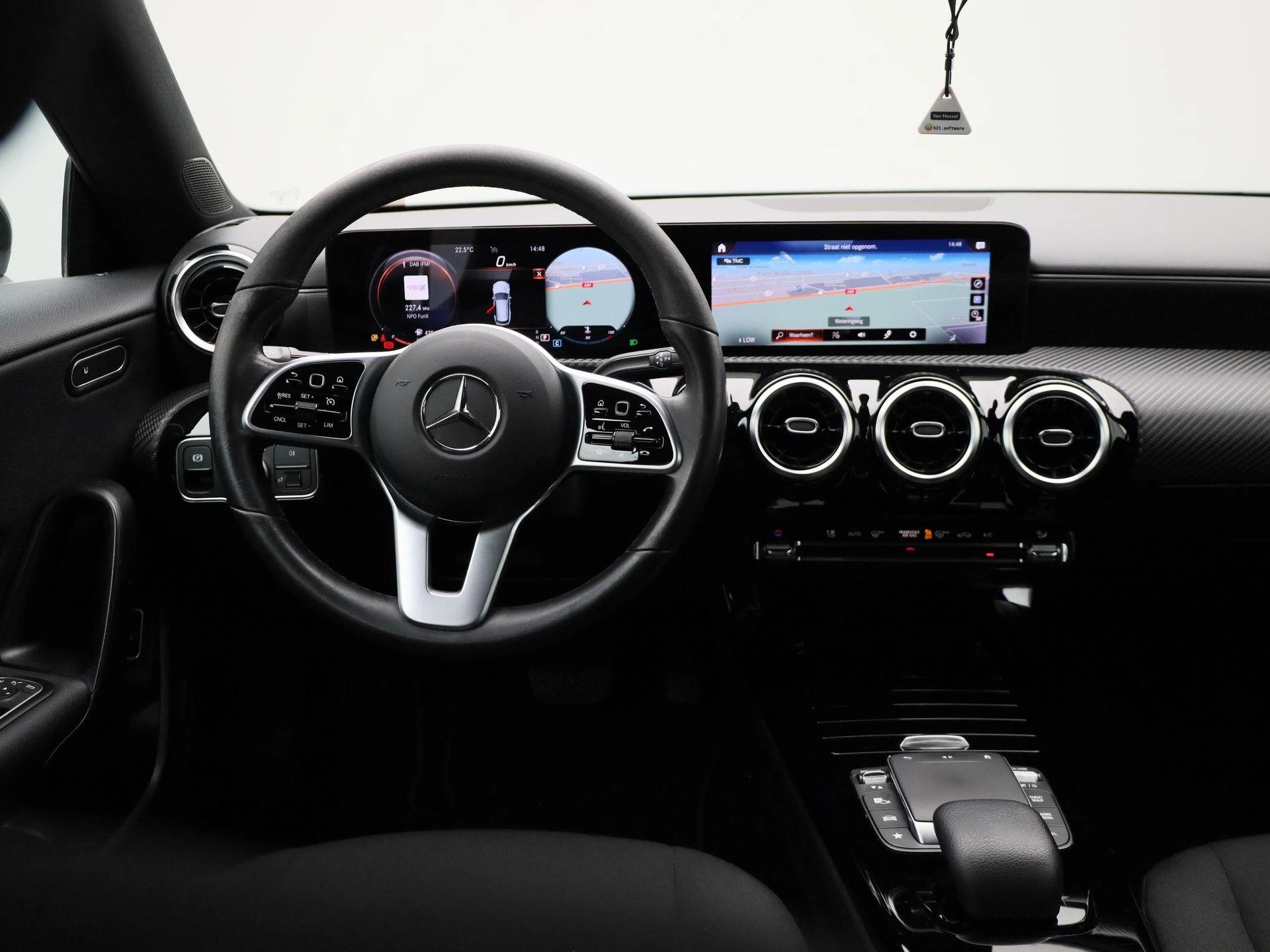 Mercedes-Benz-CLA-image-6