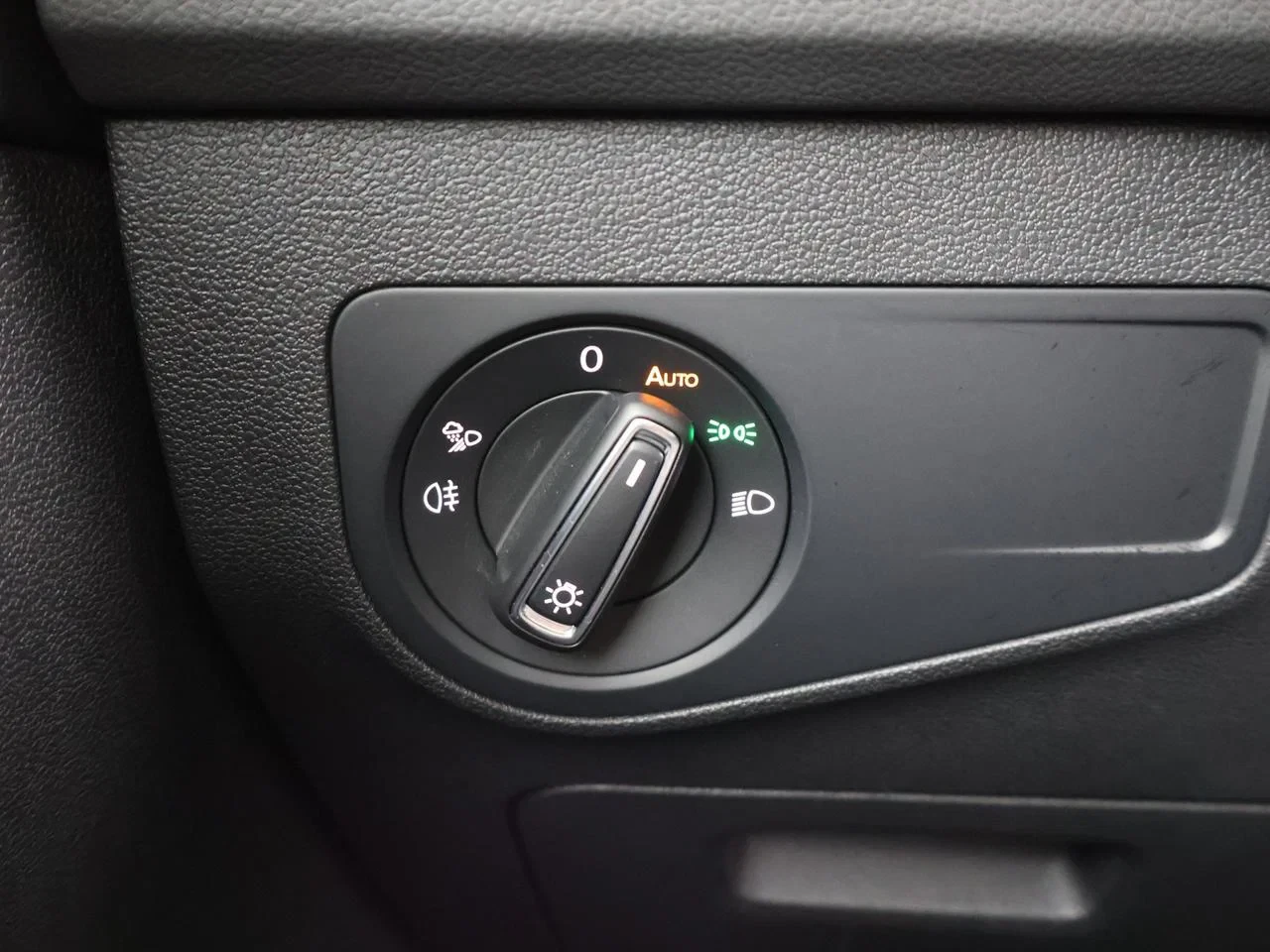 Volkswagen-Tiguan-image-28