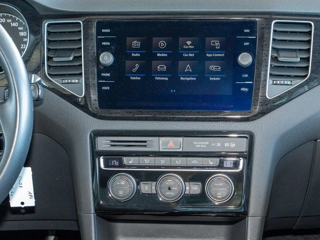 Volkswagen-Golf Sportsvan-image-14