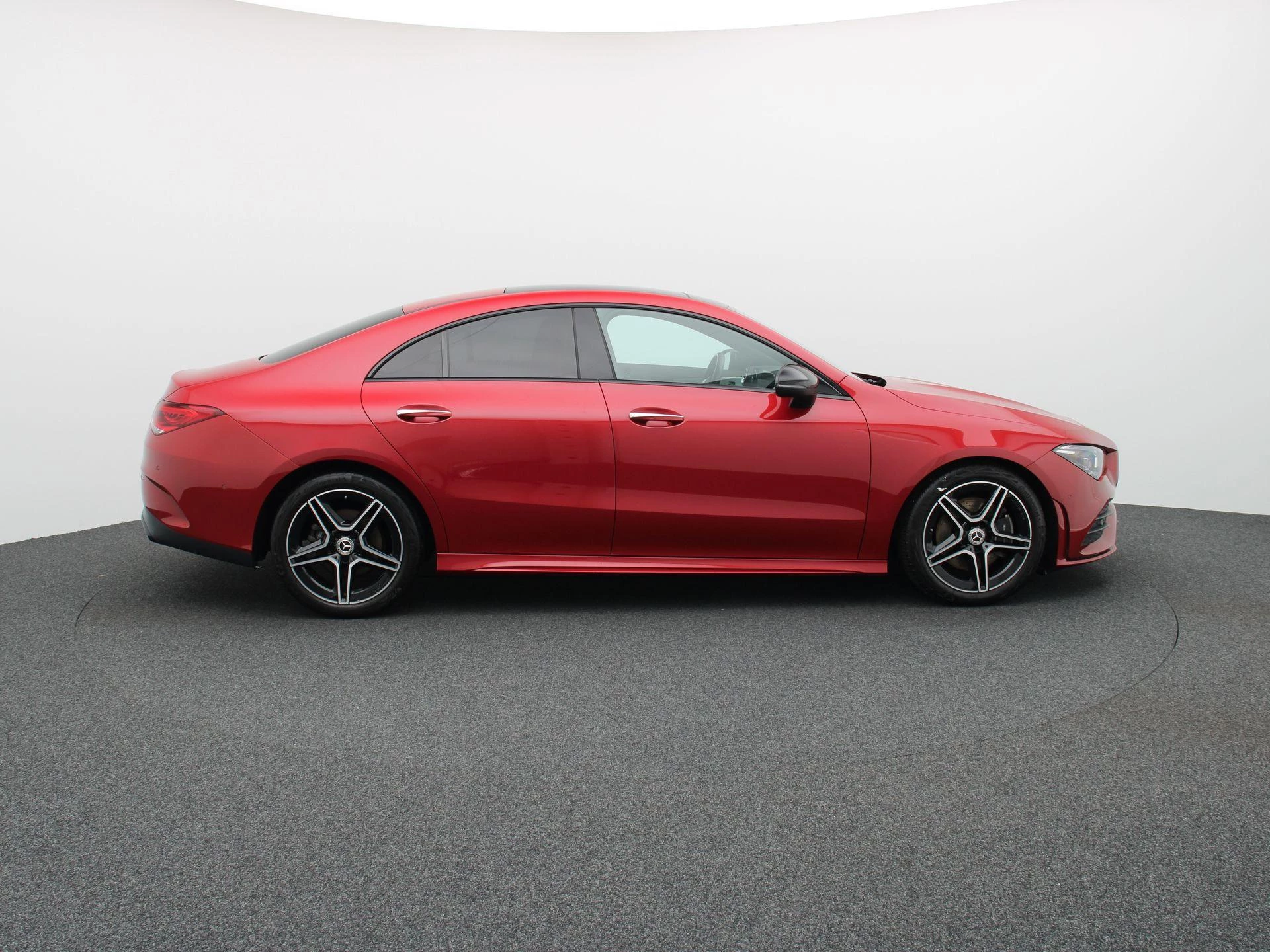 Mercedes-Benz CLA 200 AMG Line Coupé + PANORAMISCH DAK + MULTIBEAM LED +