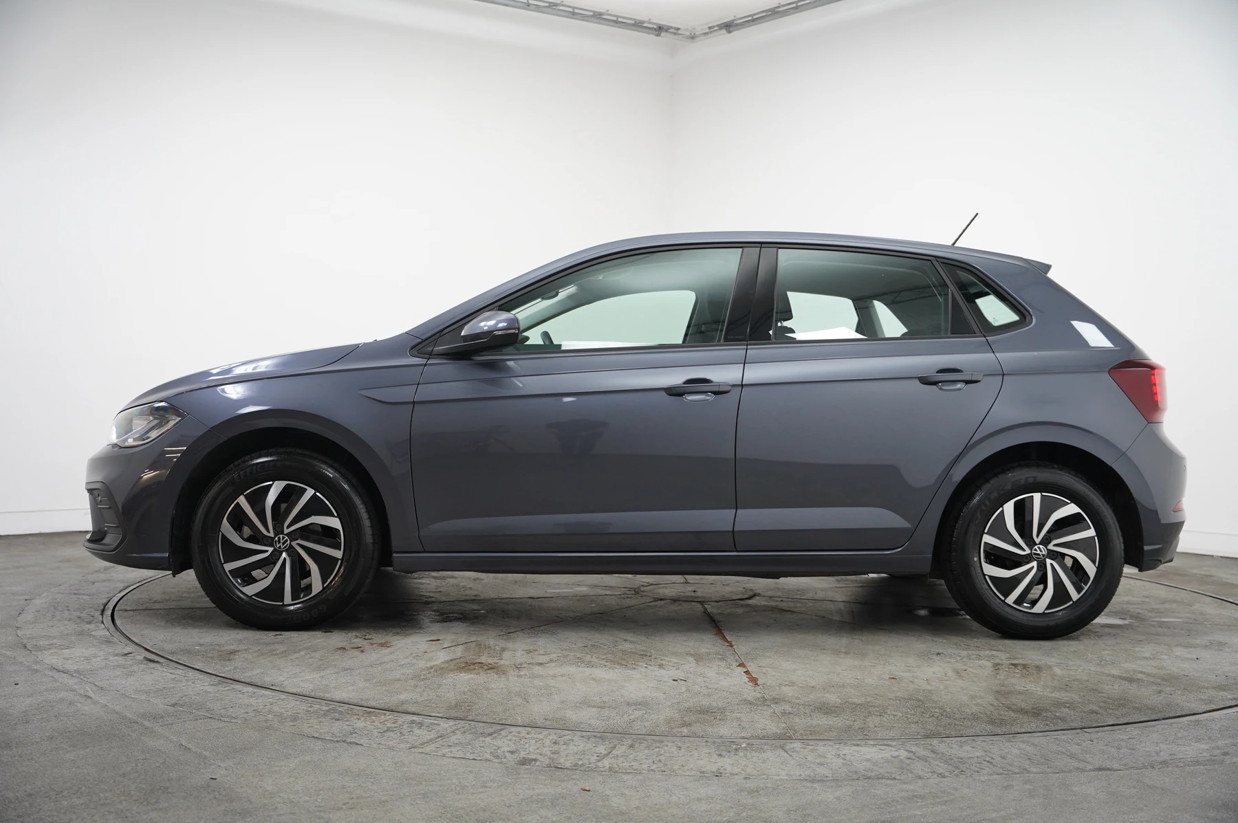 Volkswagen-Polo-image-14