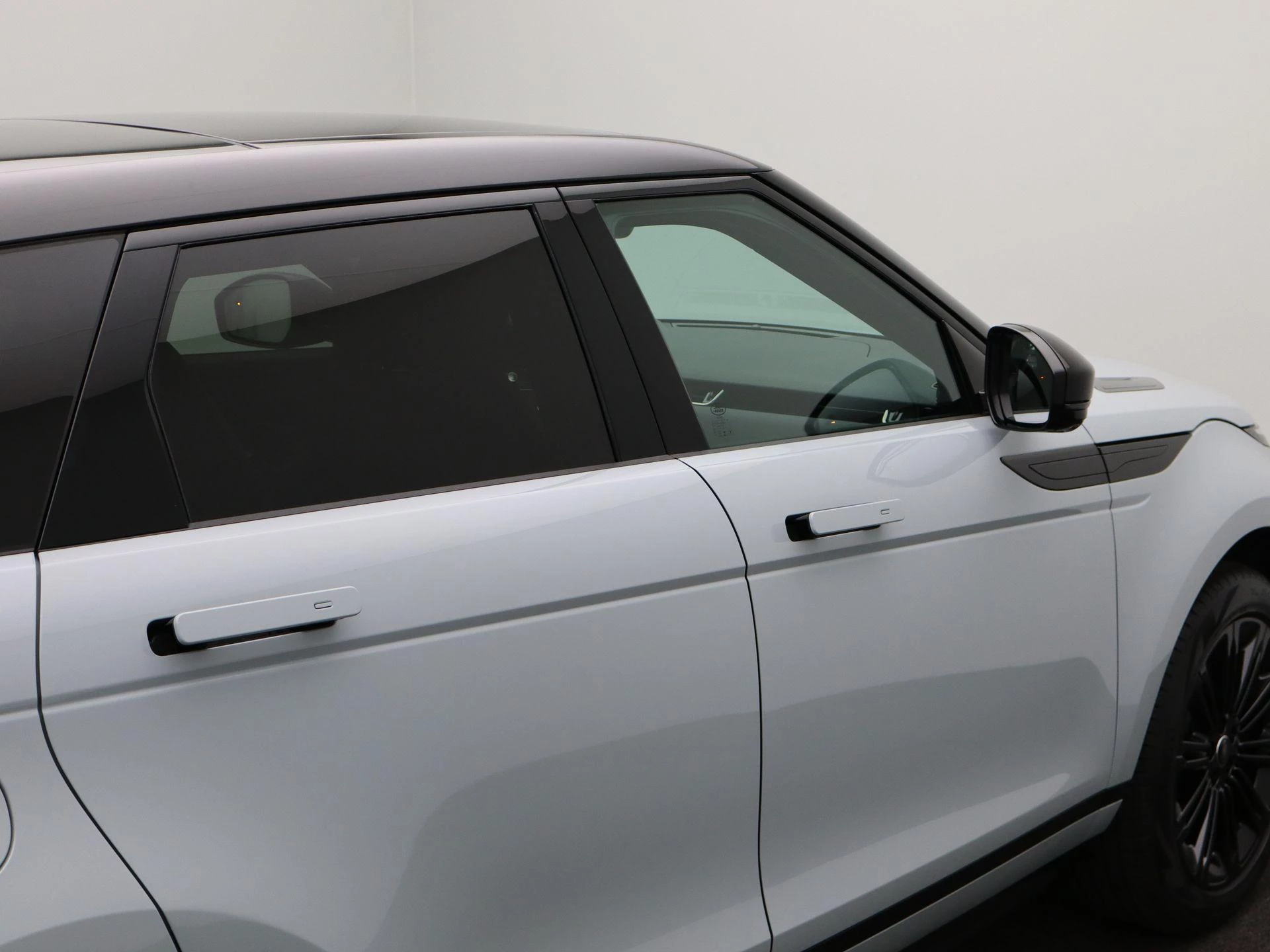 Land Rover-Range Rover Evoque-image-36