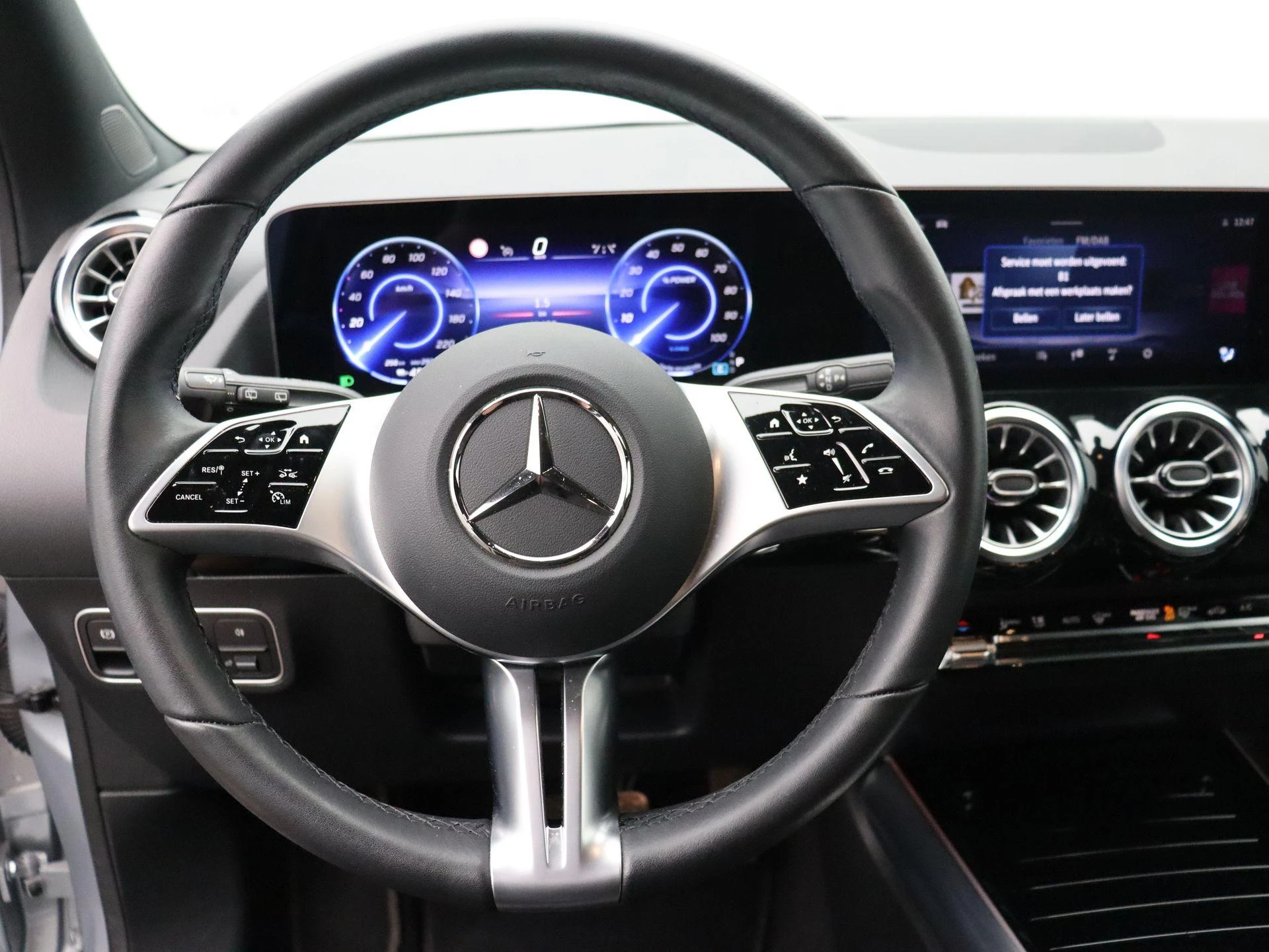 Mercedes-Benz-EQA-image-11