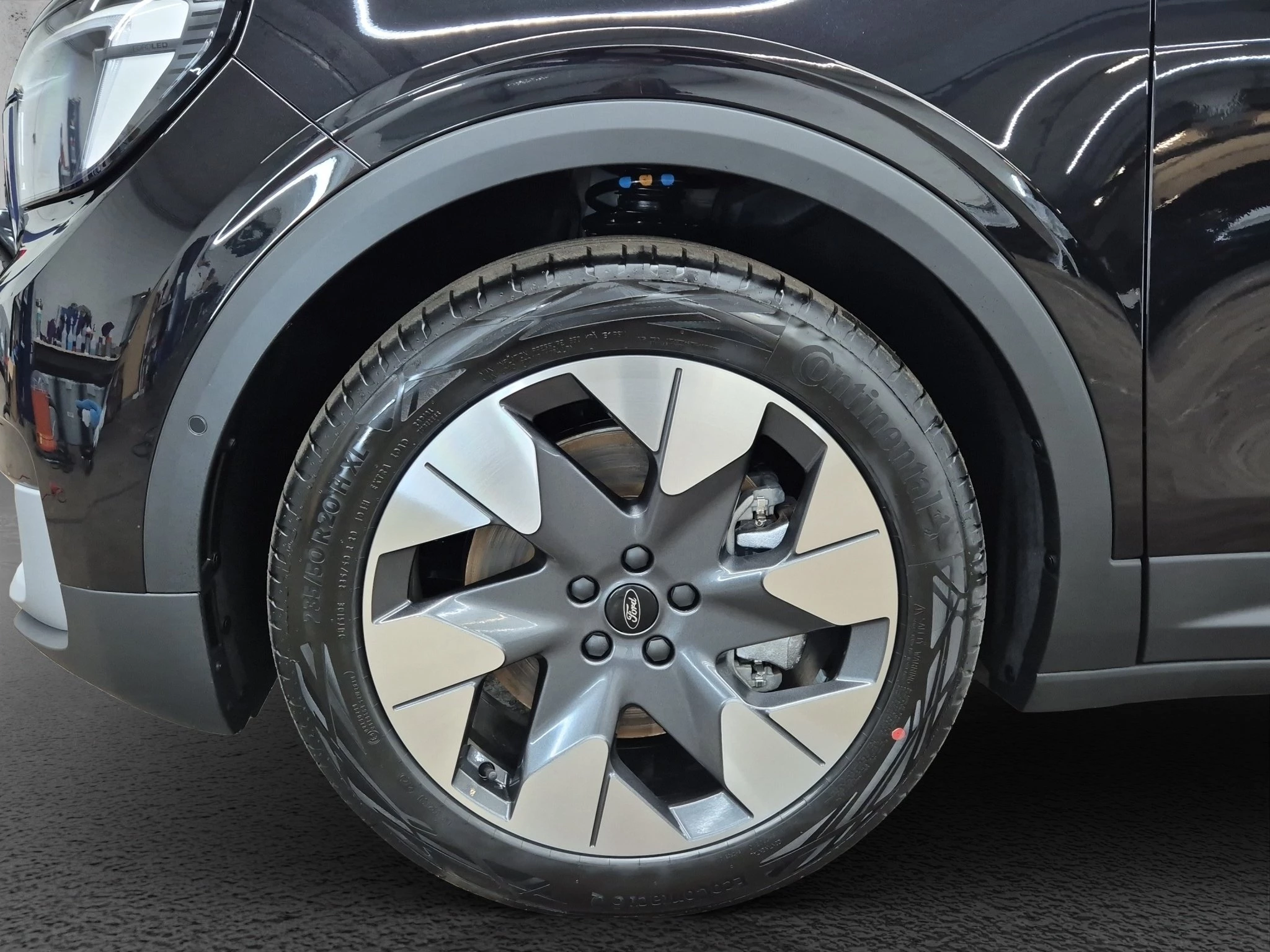 Ford Explorer BEV Premium SUV 77 kWh Elektromotor. 1-Gang-Automatik-Getriebe. Heckantrieb