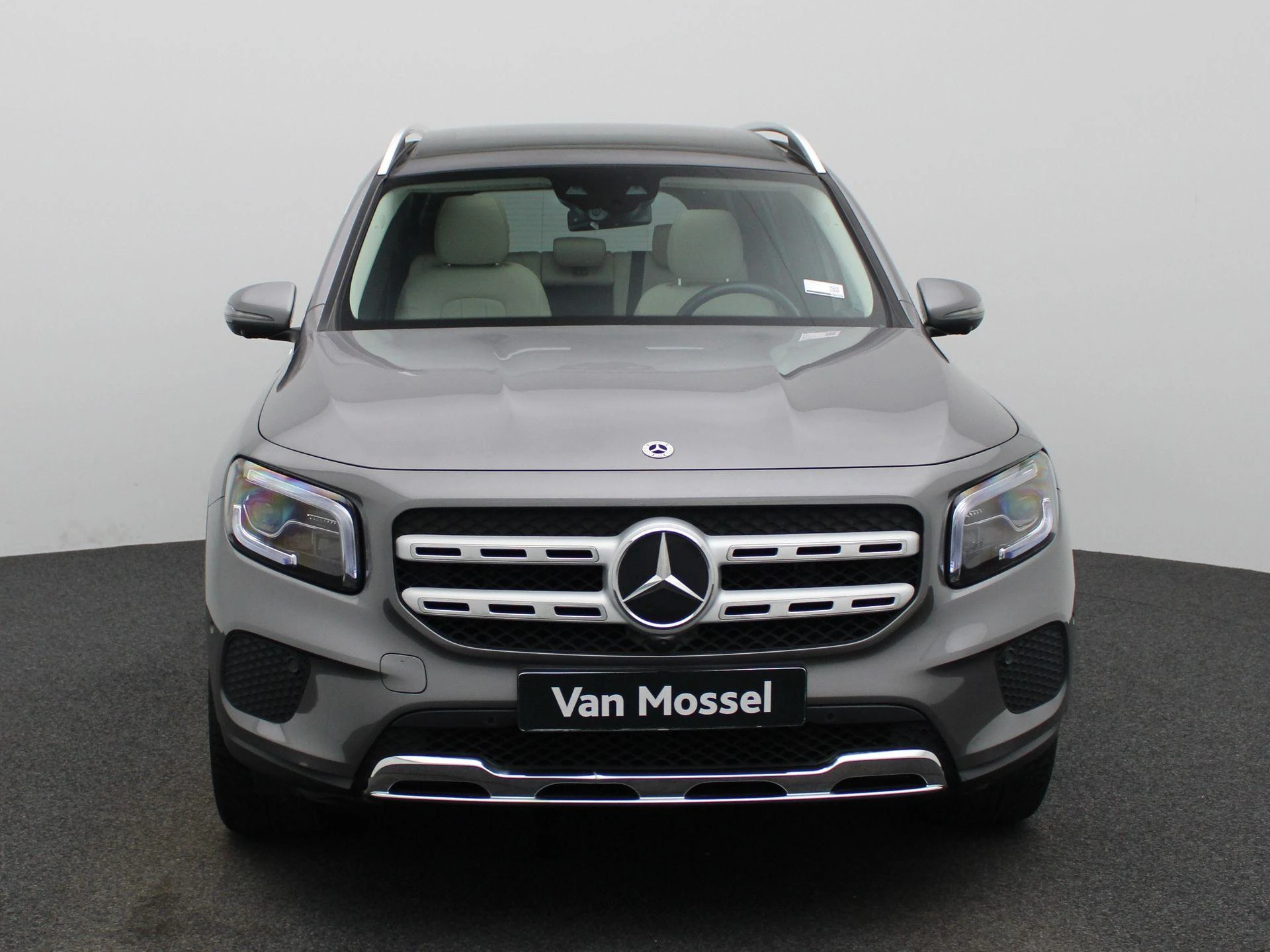 Mercedes-Benz-GLB-image-2