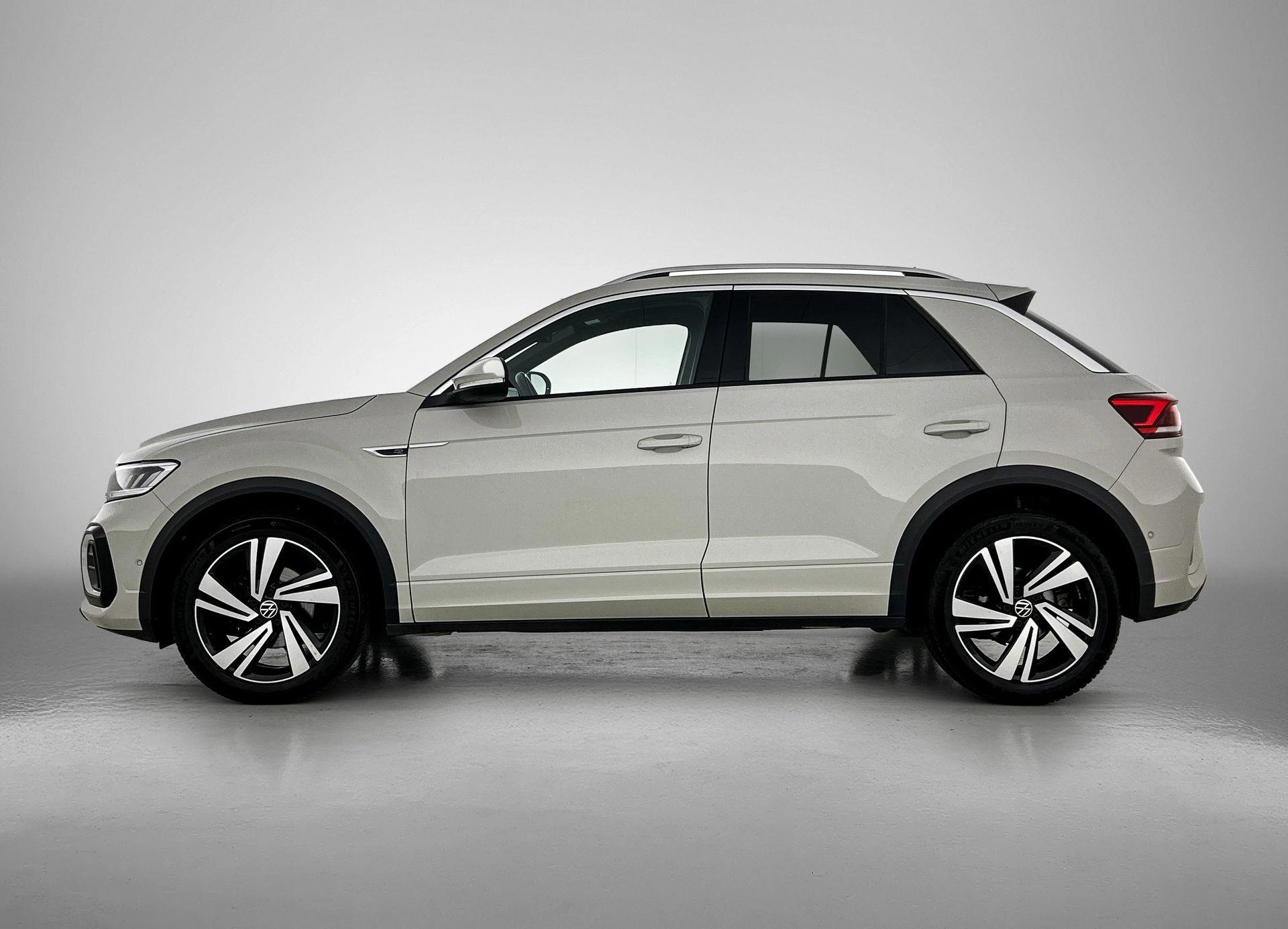 Volkswagen-T-Roc-image-1