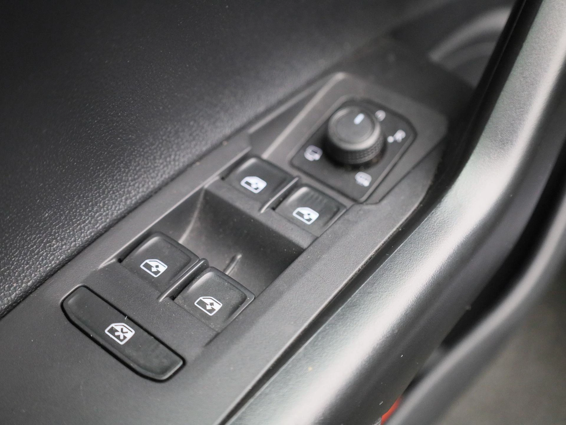 Volkswagen-Polo-image-25