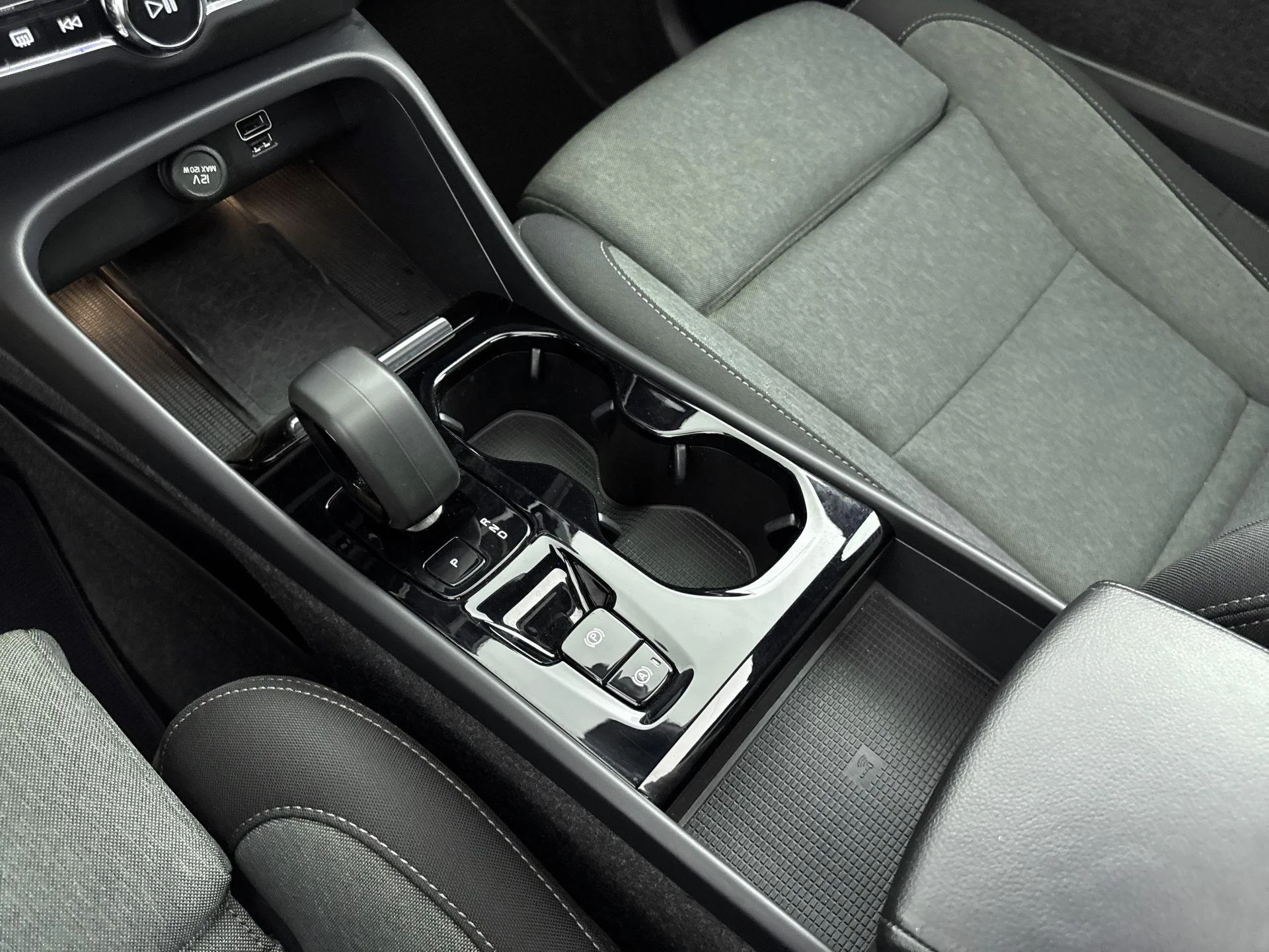 Volvo XC40 T4 Recharge Plus Dark
