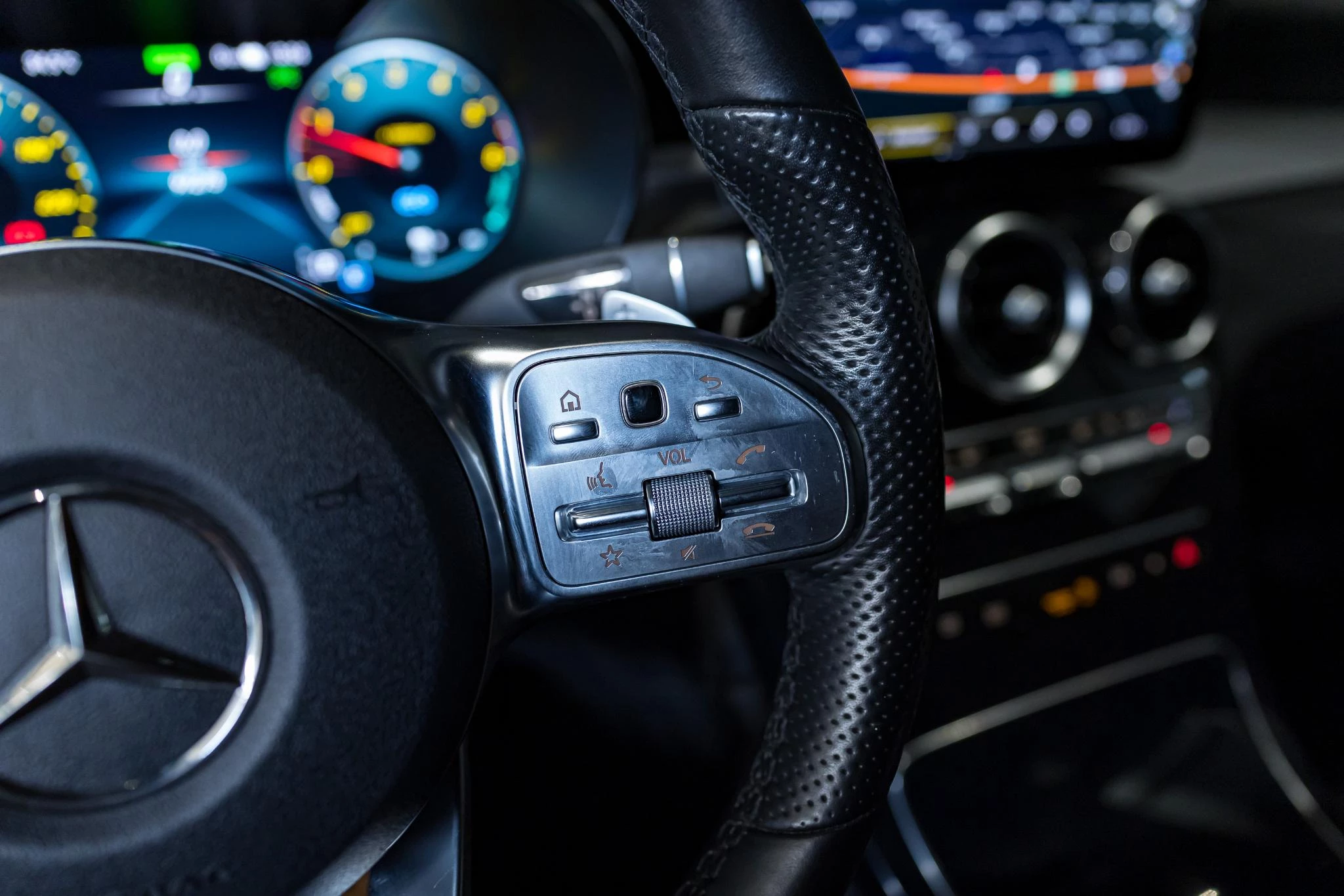 Mercedes-Benz GLC 300d 4MATIC AMG LINE+NIGHTPACK+ILS +NAVI