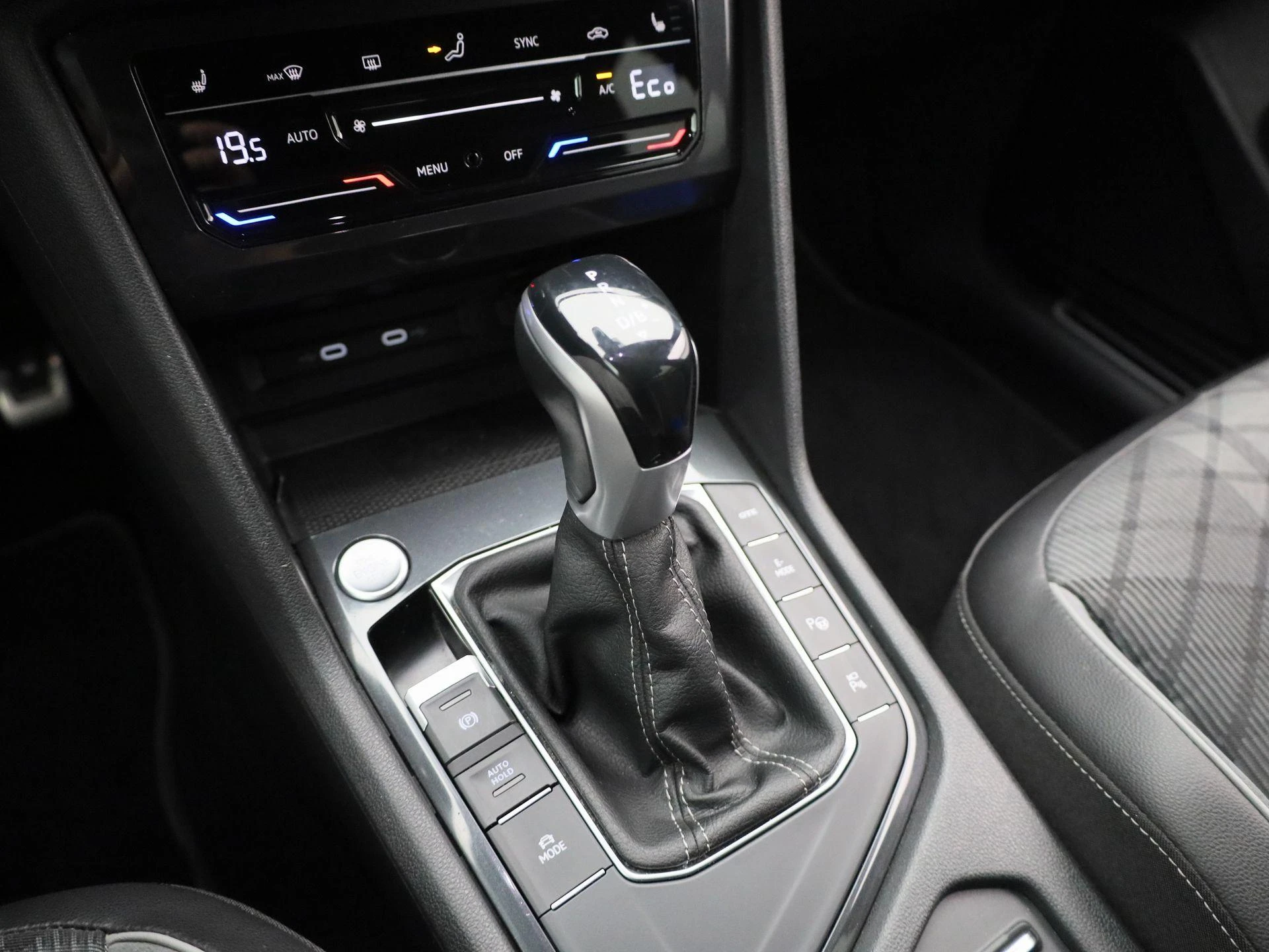 Volkswagen-Tiguan-image-31