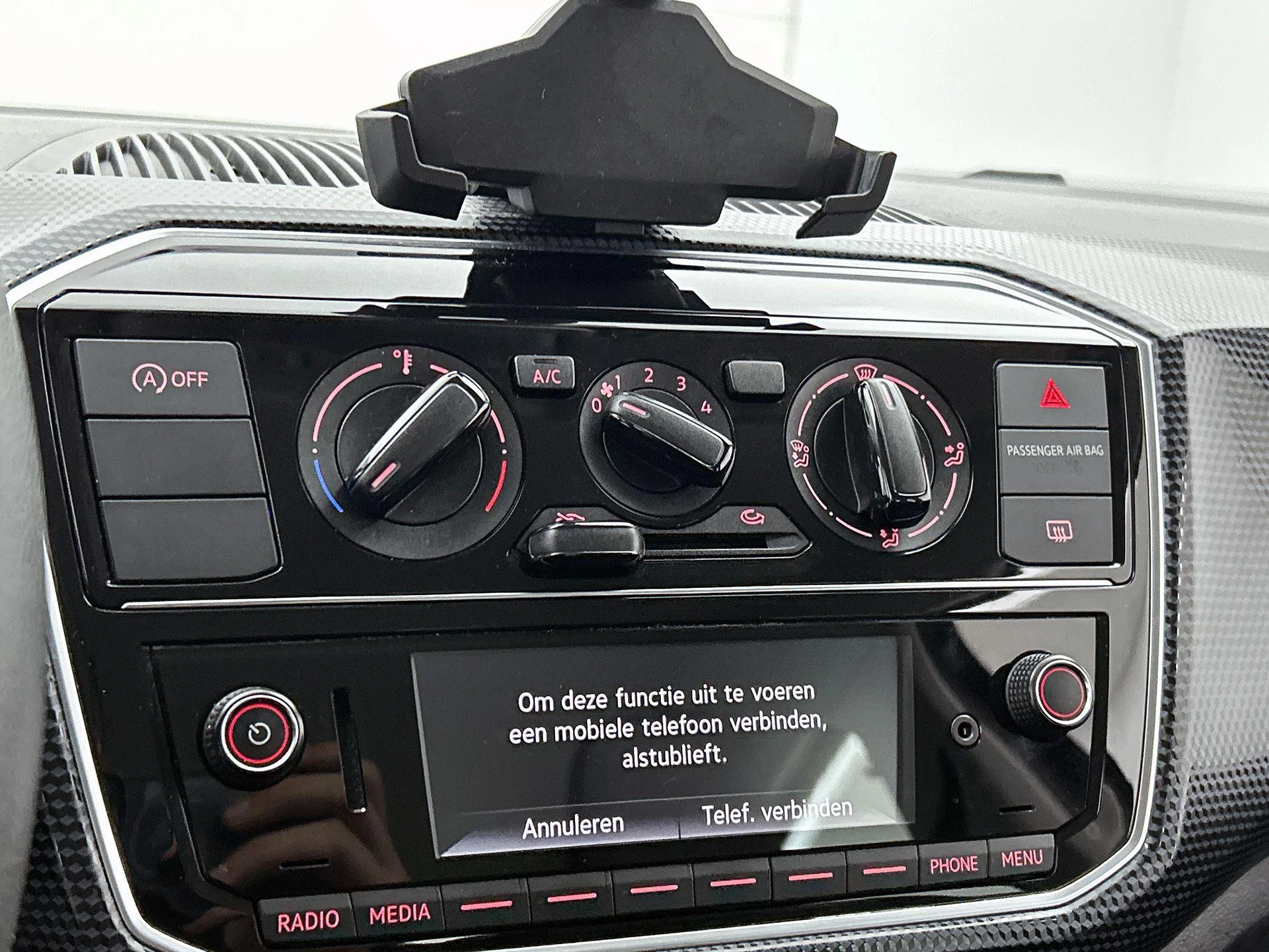 Volkswagen-up!-image-22