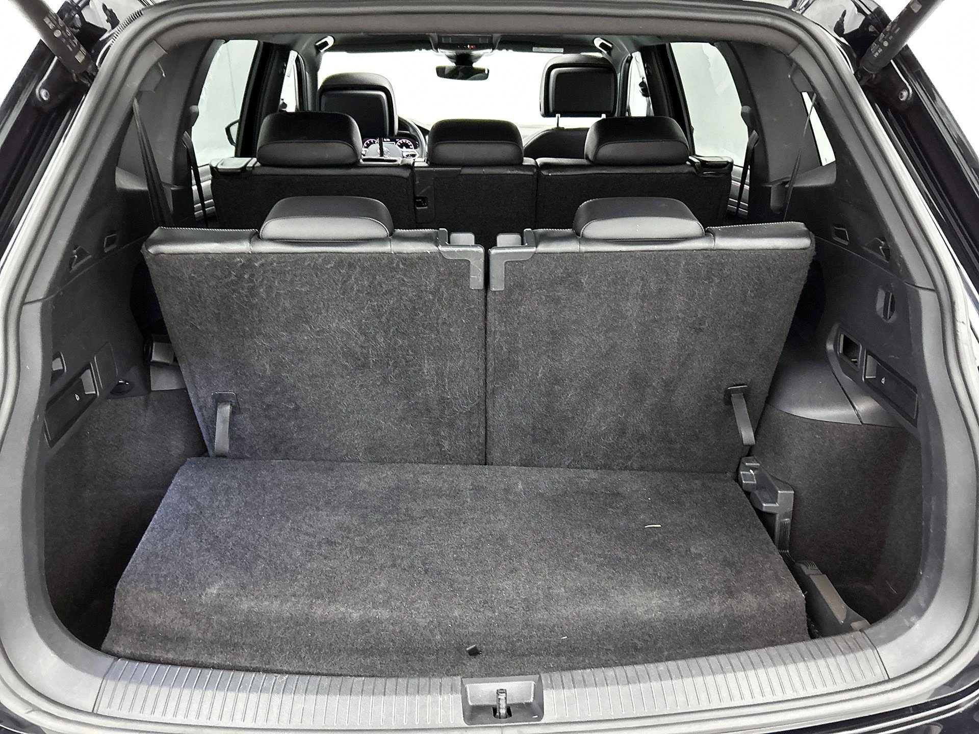 Volkswagen-Tiguan Allspace-image-13