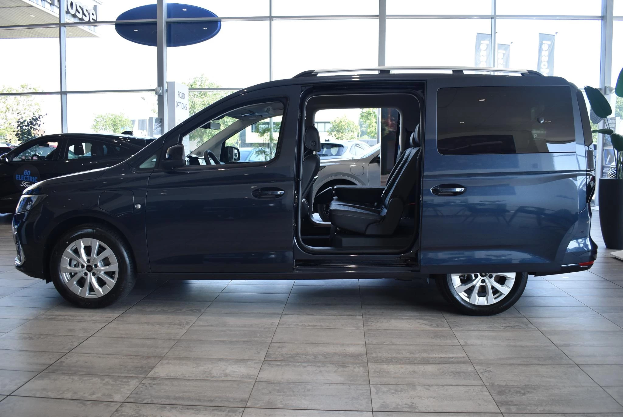 Ford Tourneo Connect 1.5 EcoBoost PHEV L2 Limited/Titanium