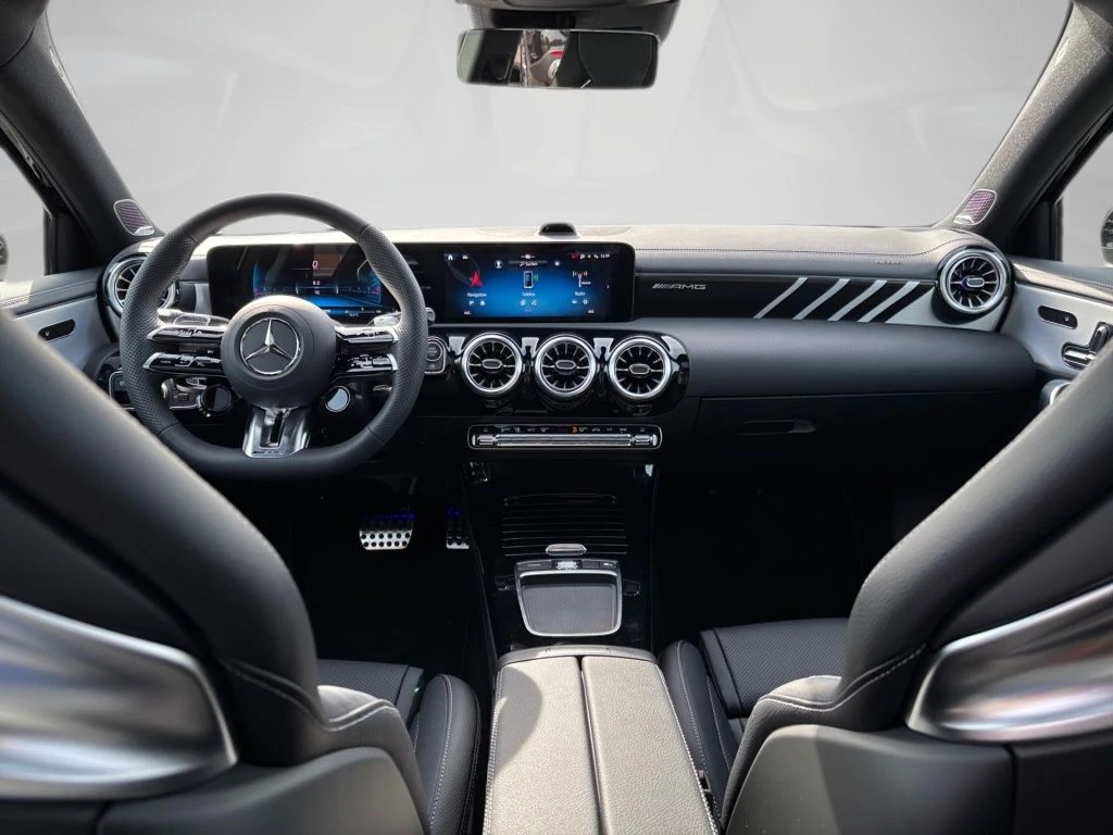 Mercedes-AMG-A-Klasse 45-image-10